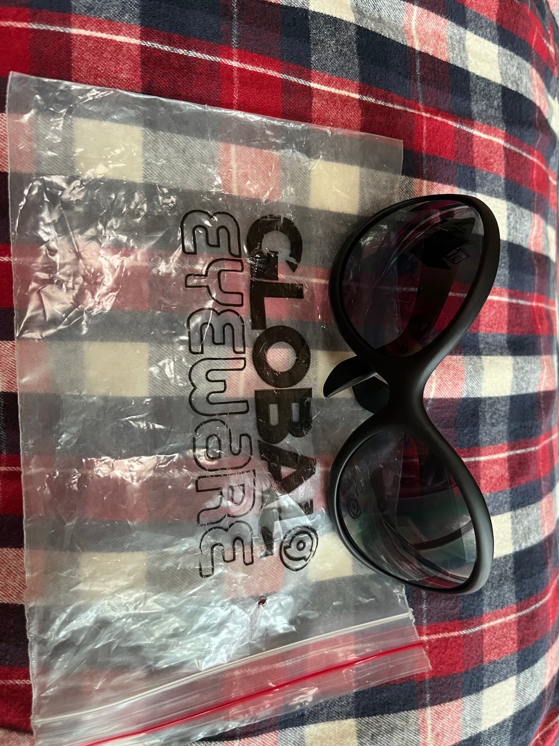 Global Eyeware 오버사이즈 매트 블랙 히데 선글라스 상품이미지8