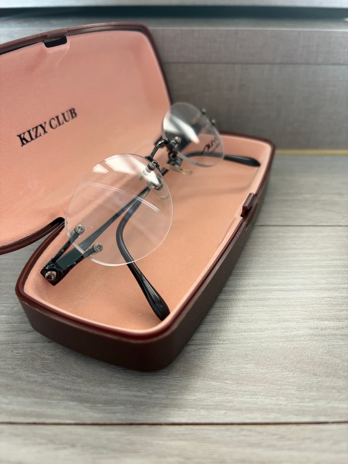 키지클럽에서 구매한 빈티지 무테 안경 블랙 투명 상품이미지1