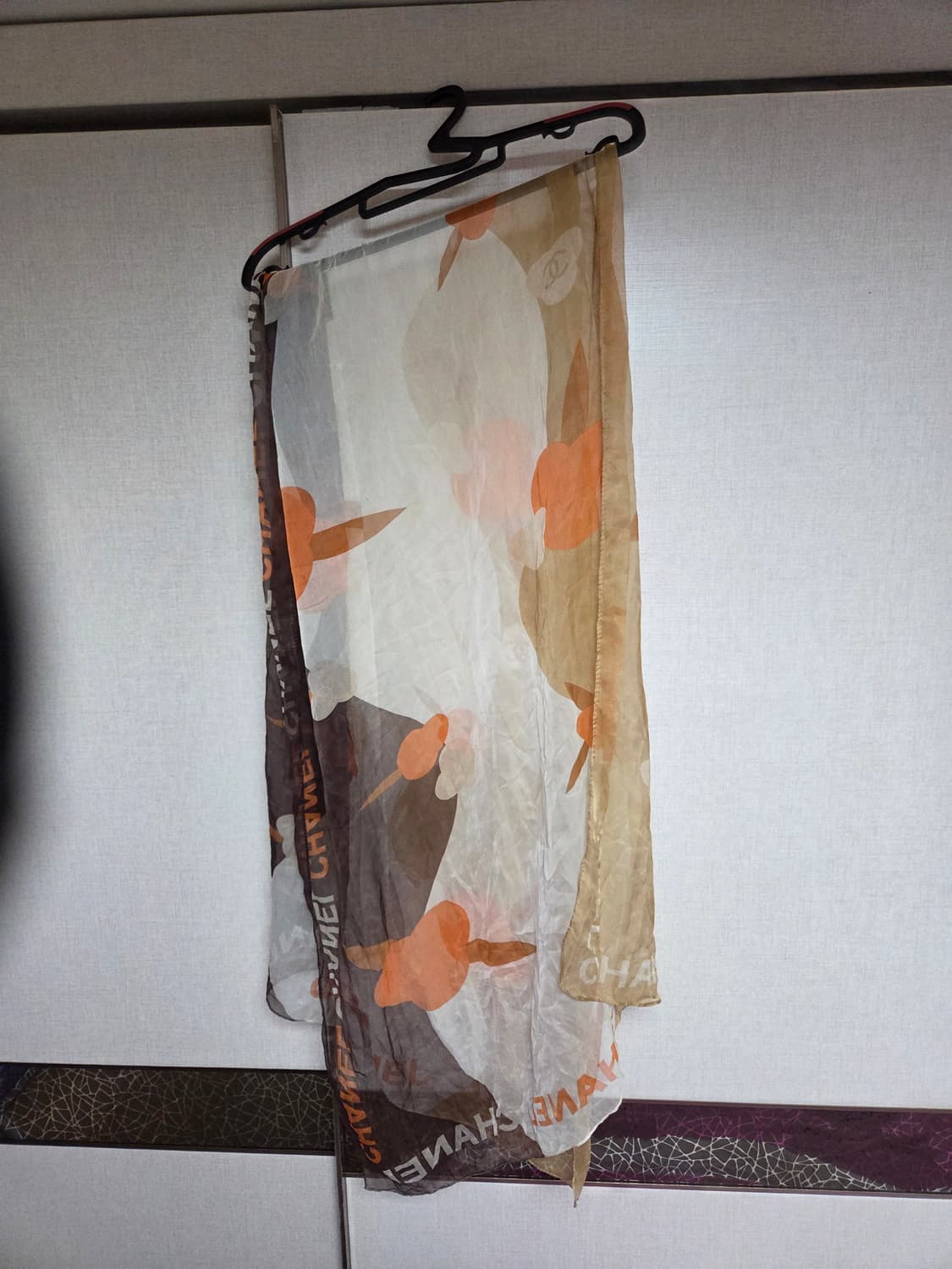 샤넬 로고 프린트 롱실크 스카프 머플러 상품이미지1