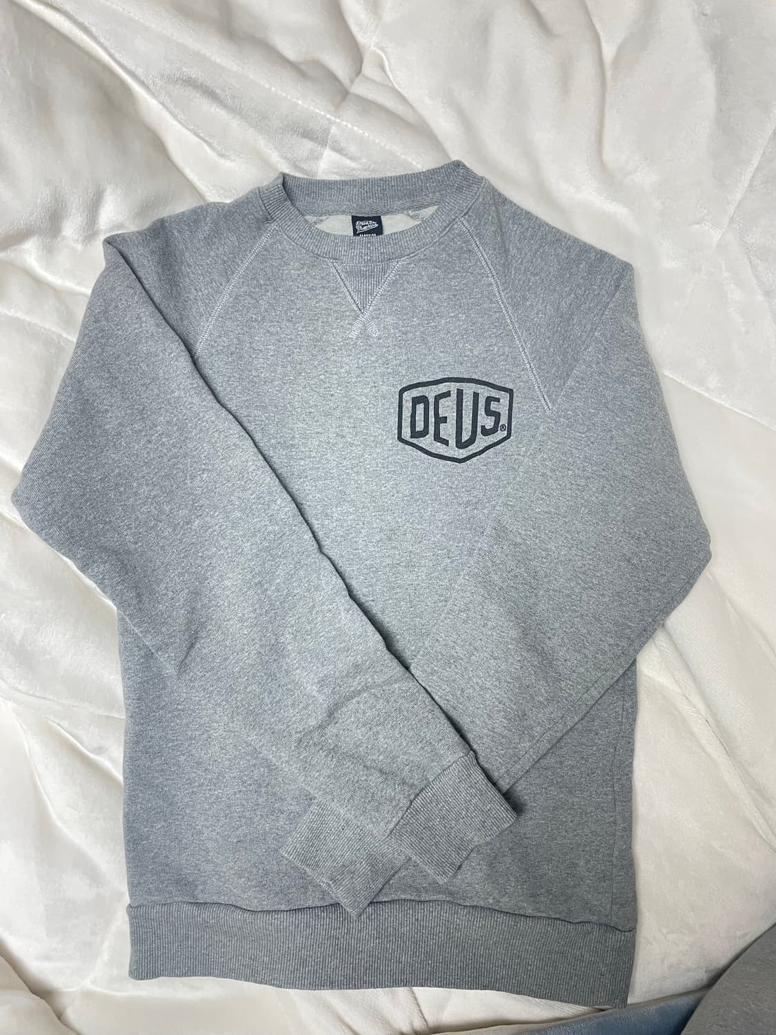 데우스 베니스 맨투맨 팝니다 상품이미지1