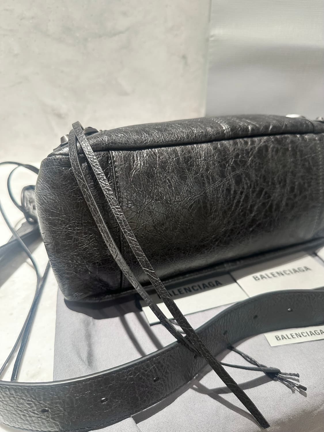 [새상품급 정품] 발렌시아가 르 시티 모터백 모토 블랙 상품이미지5