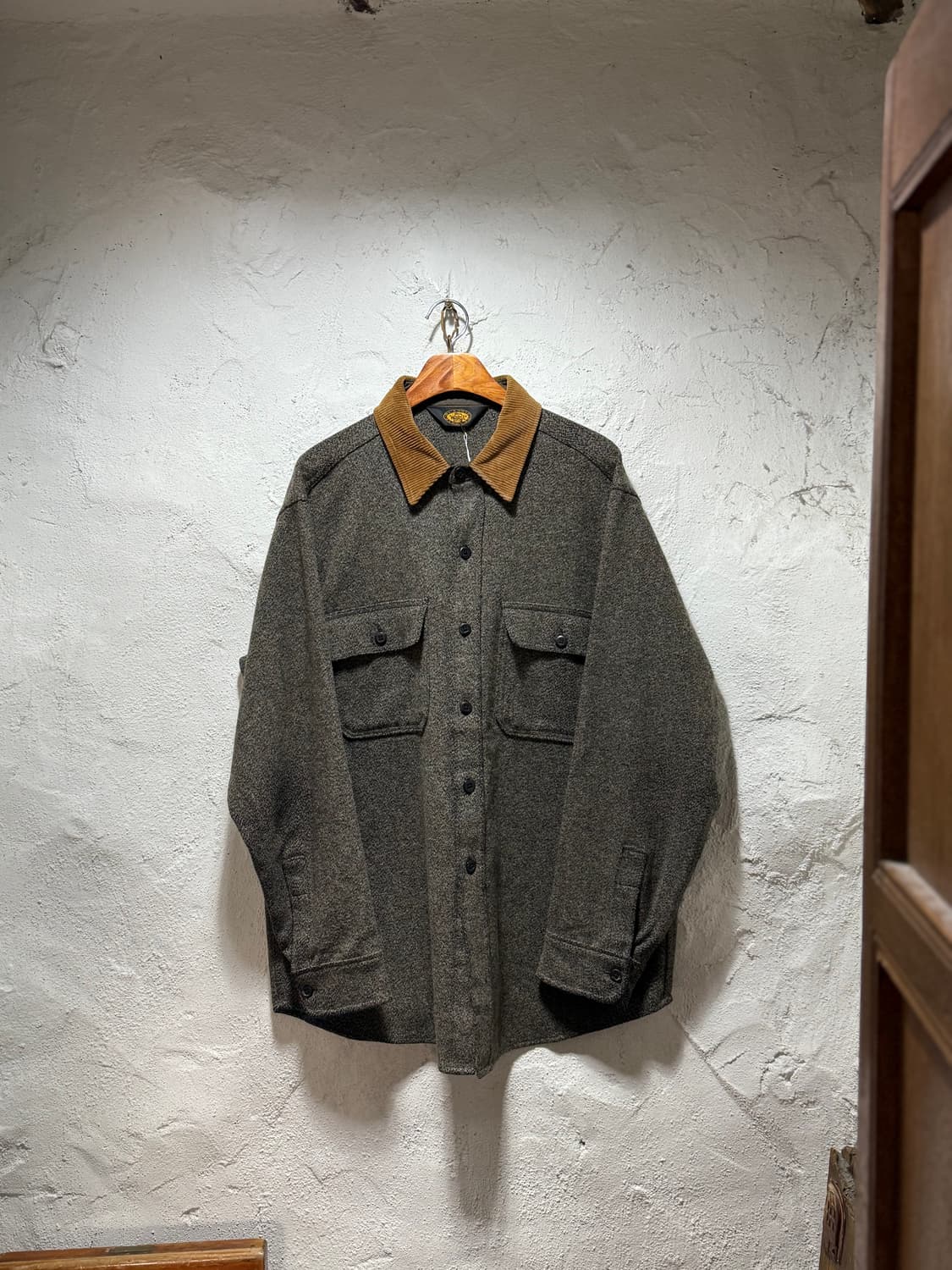 80-90‘s Woolrich Courduroy Collar Shirt 상품이미지2