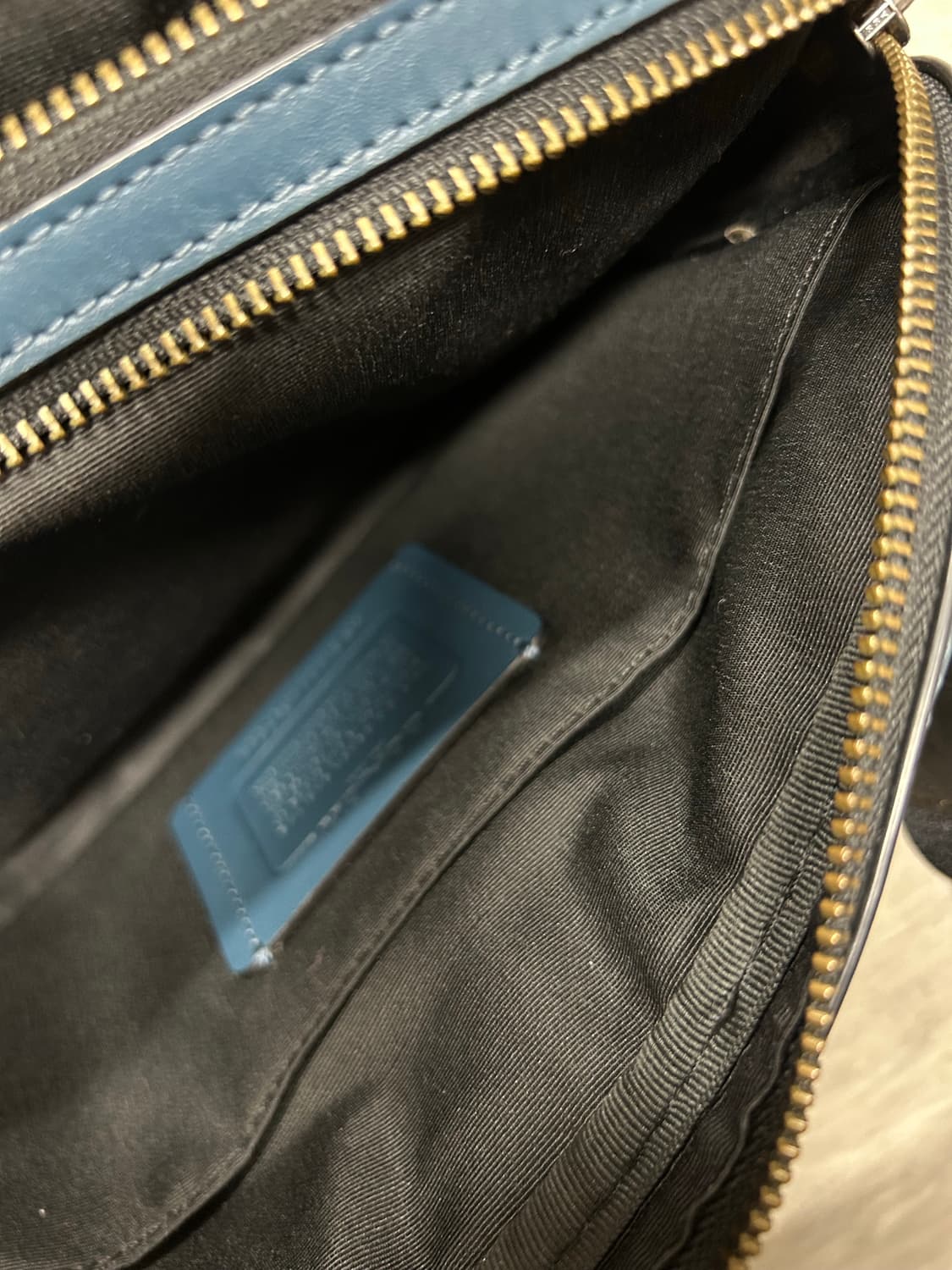 코치 가죽 슬링백 블루/블랙 상품이미지8