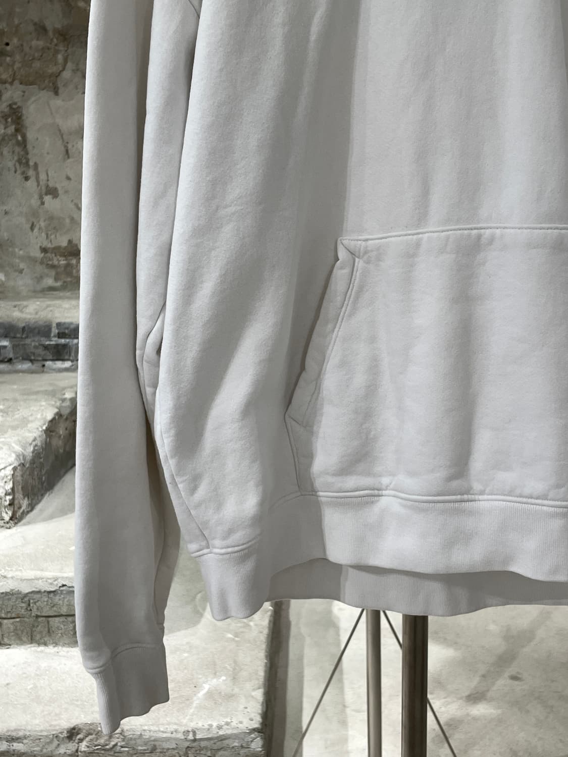 스투시 x 아워레가시 화이트 음양 피그먼트 다이드 후디 상품이미지4