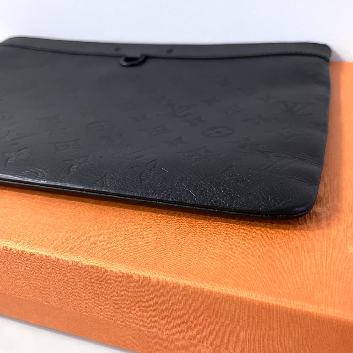 [S급/정품] 루이비통 디스커버리 쉐도우 포쉐트 블랙 GM 클러치 백 상품이미지8