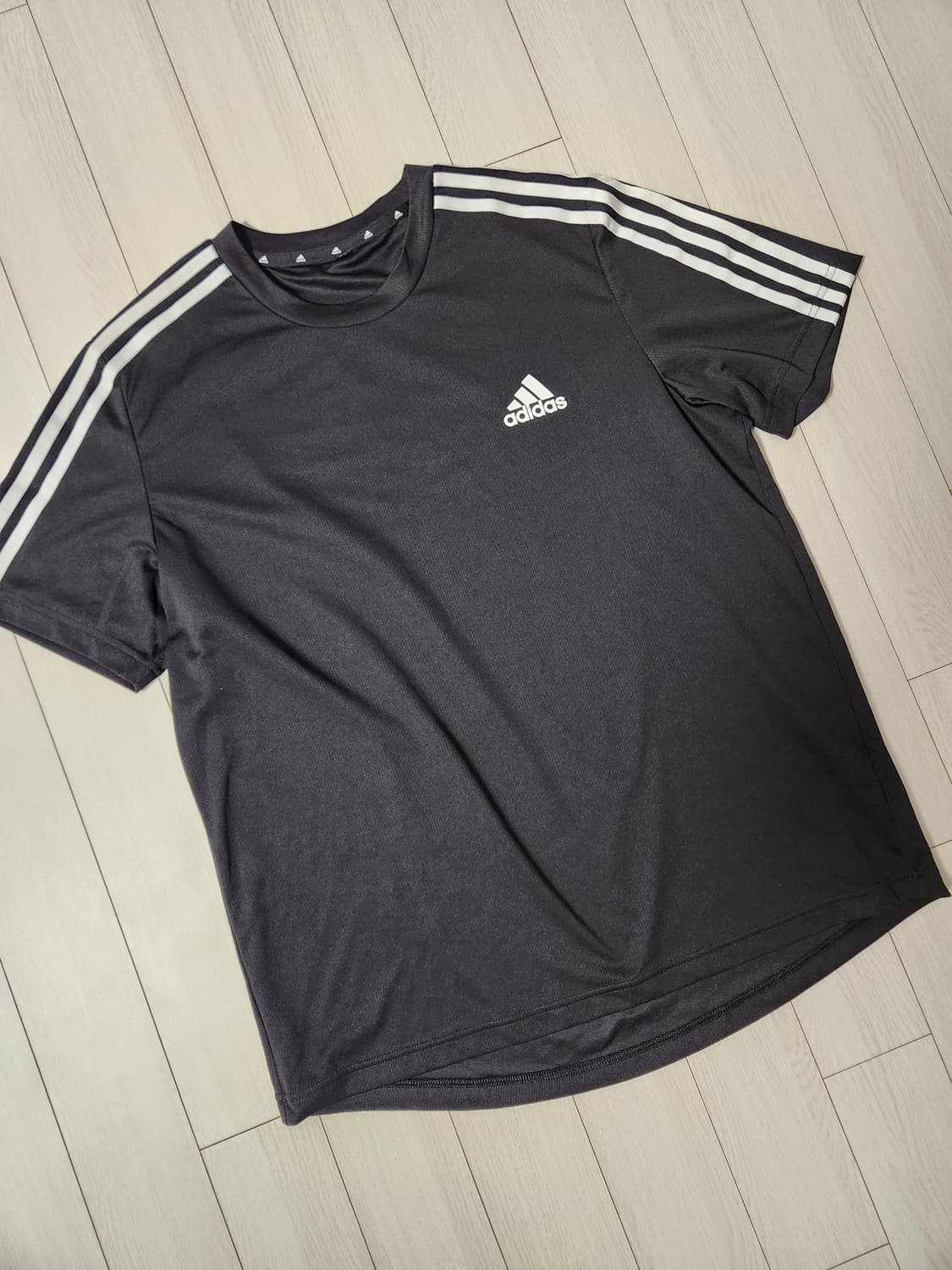 아디다스 D2삼선 반팔 기능성 티셔츠 GM2105 사이즈L

오염 하자 상품이미지1