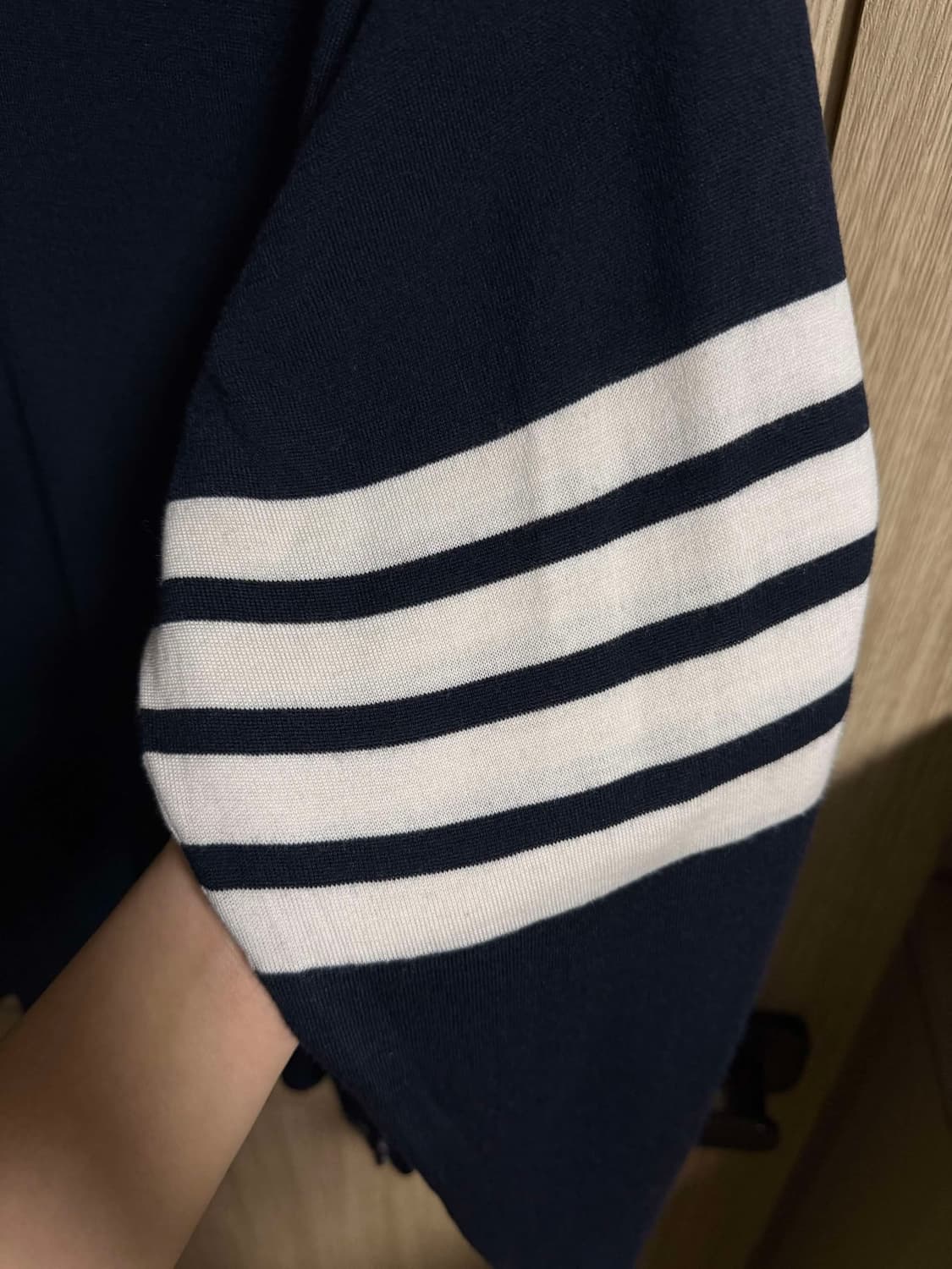 톰브라운 사선완장 메리노 울 니트 네이비 3 상품이미지5