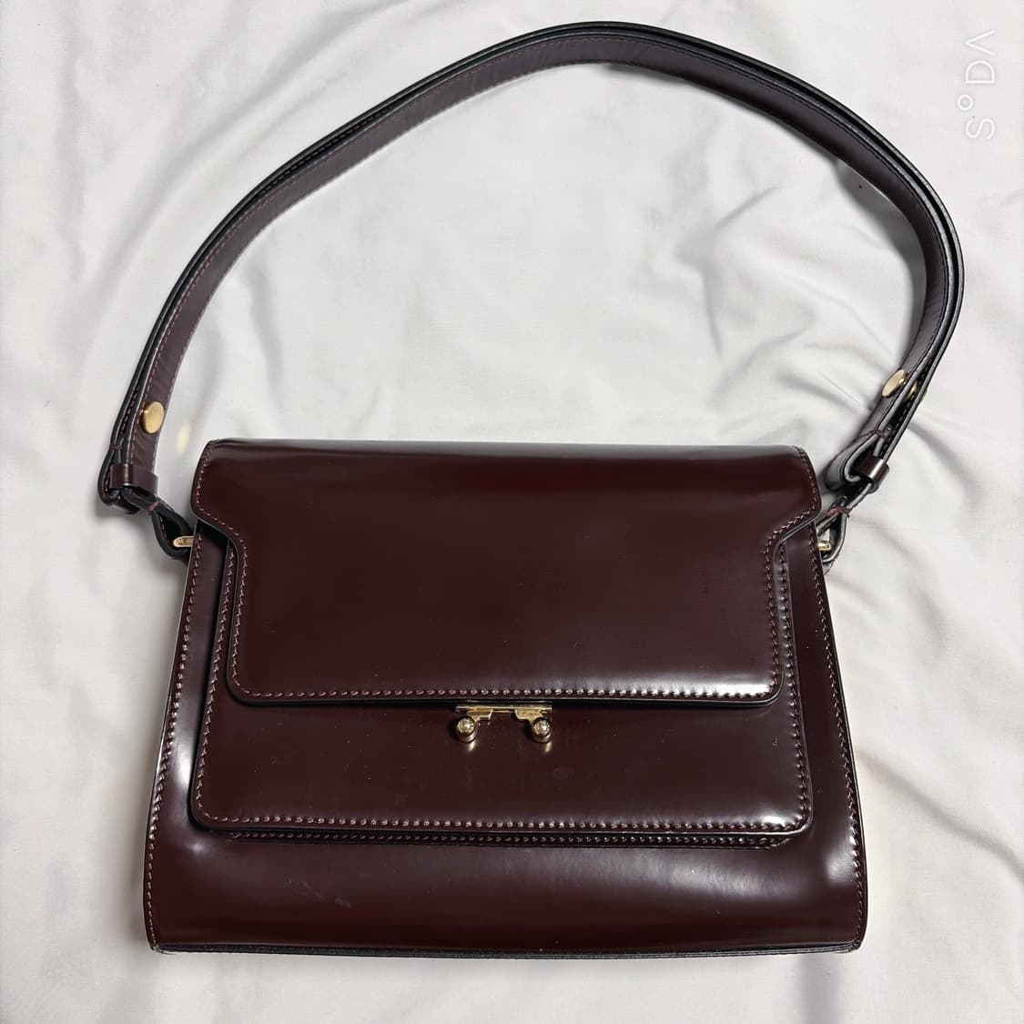 마르니 유광 레더 숄더백 와인 상품이미지1