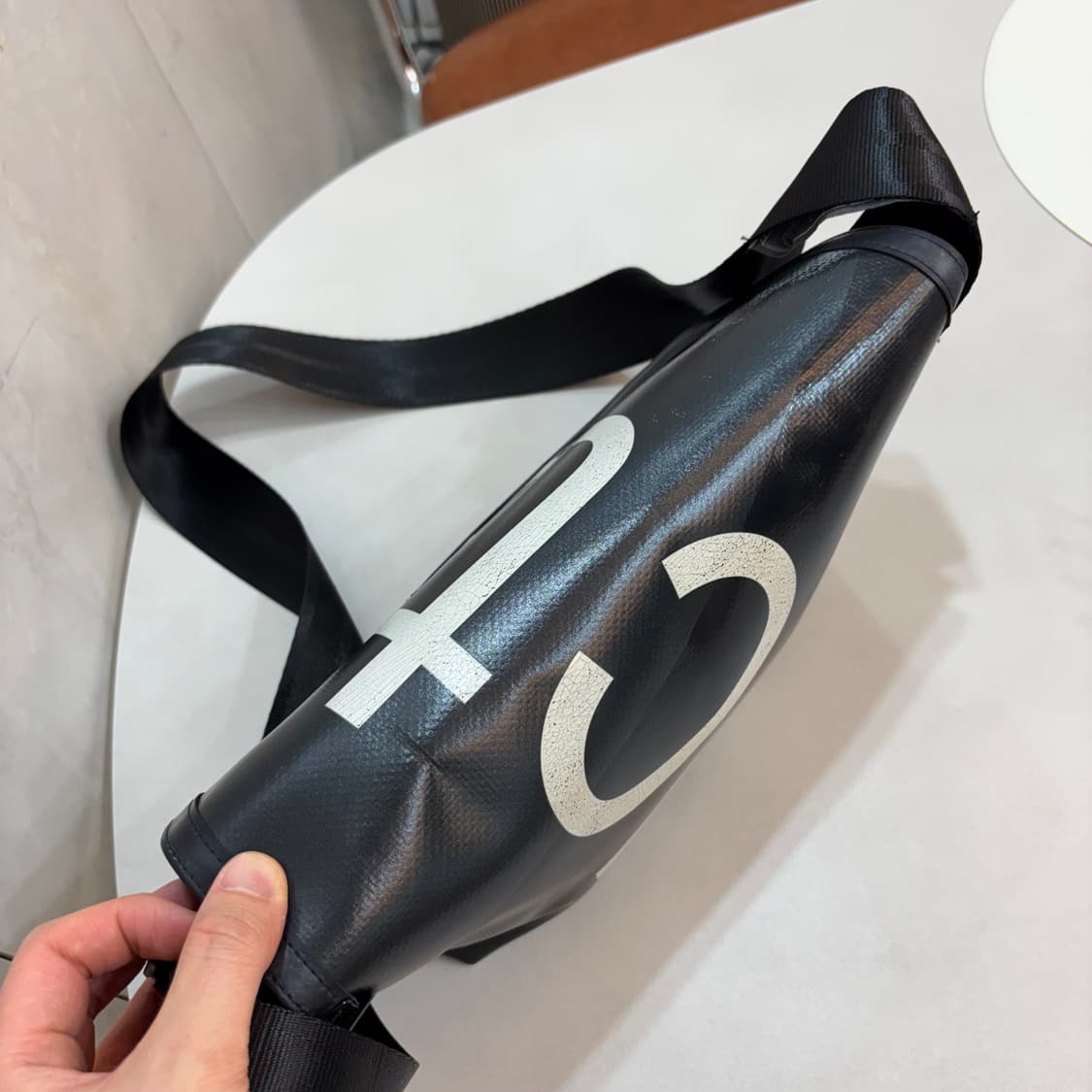 프라이탁 하파오 블랙 색상 크로스백 상품이미지9