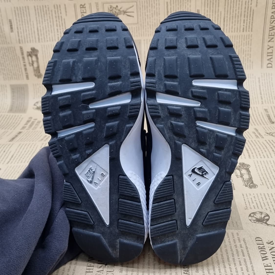 나이키 에어 허라취 여성운동화 실사이즈235 상품이미지3