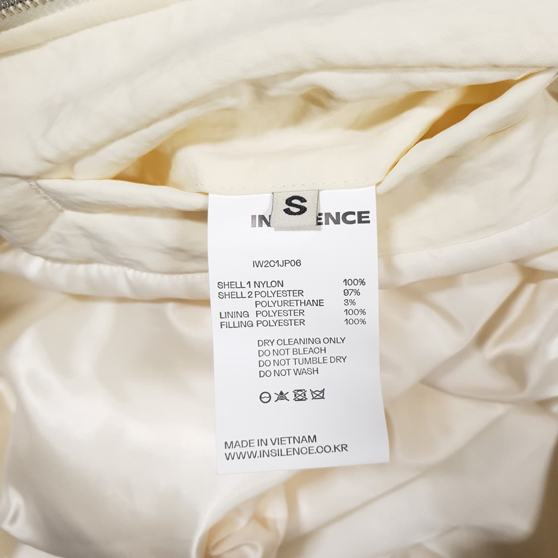 여성 S) 인사일런스 셔링 크롭 봄버 나일론 컴포템프 자켓 크림 상품이미지9