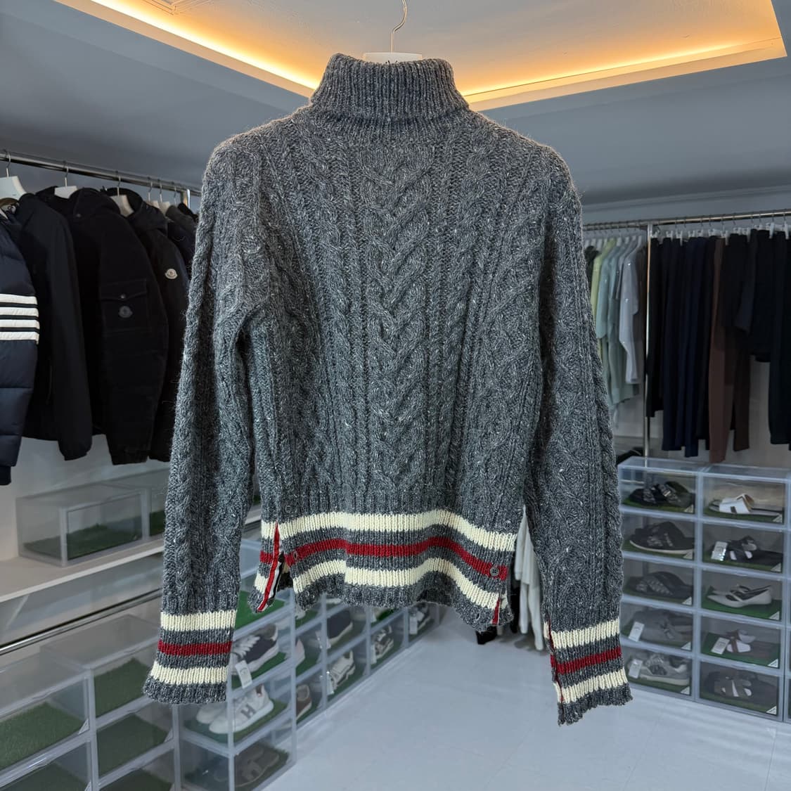 [리오브] 톰브라운 클래식 RWB 아란 케이블 트위드 모헤어 니트 상품이미지1