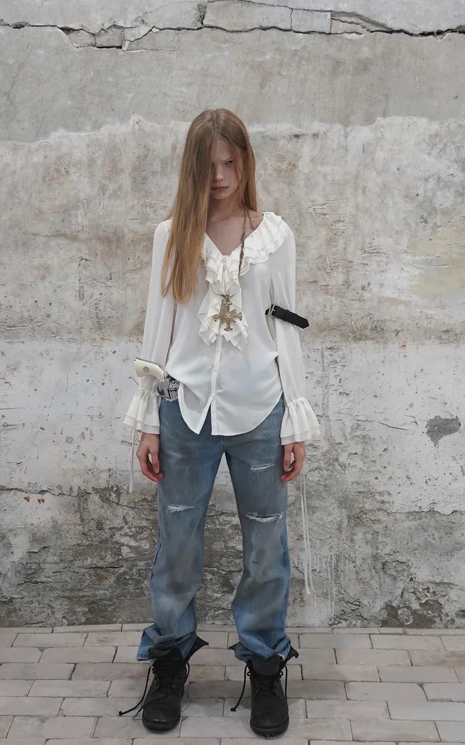 LAYERED RUFFLE BLOUSE 상품이미지1