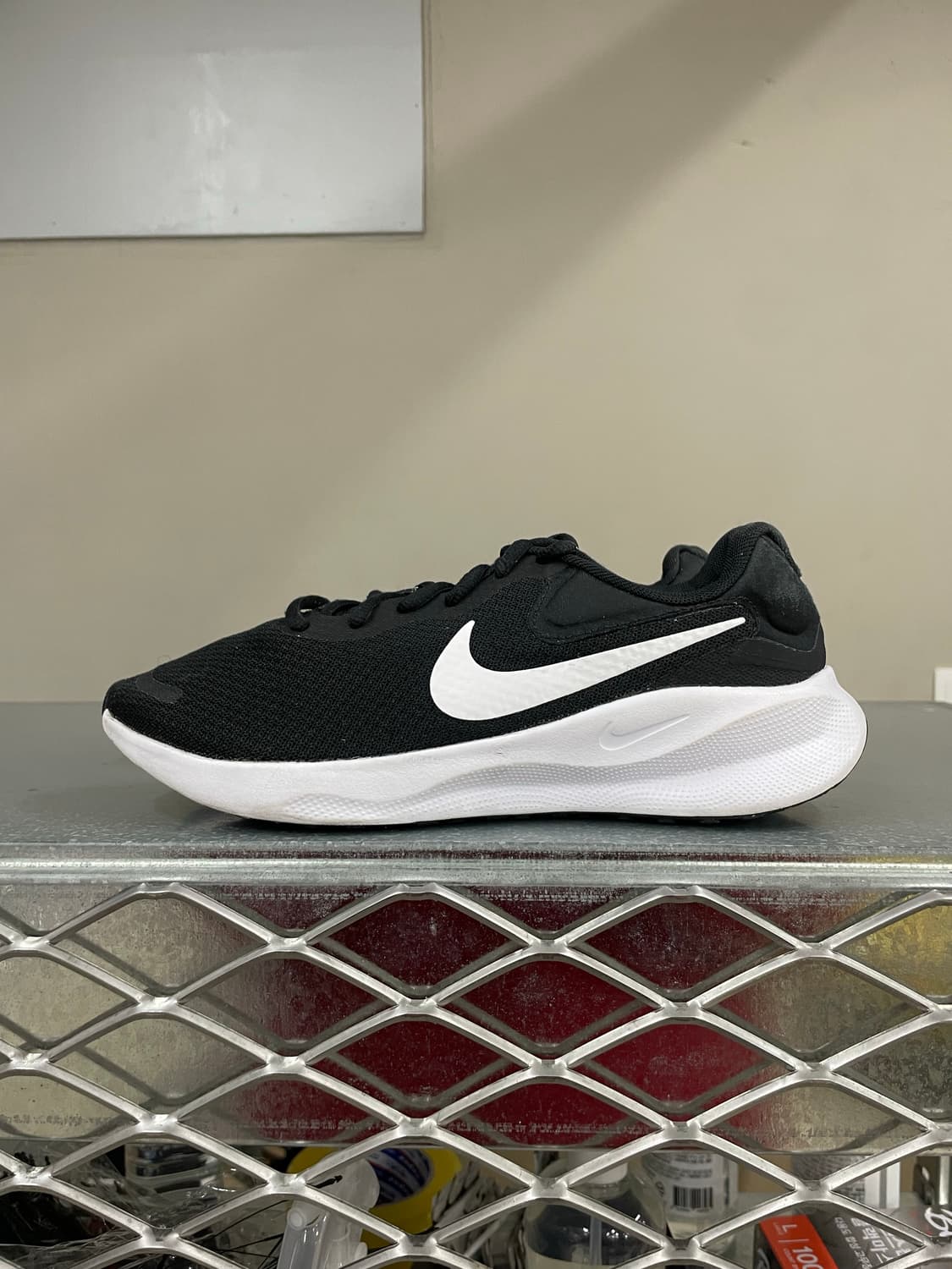 나이키 레볼루션7 블랙 화이트 250 상품이미지1