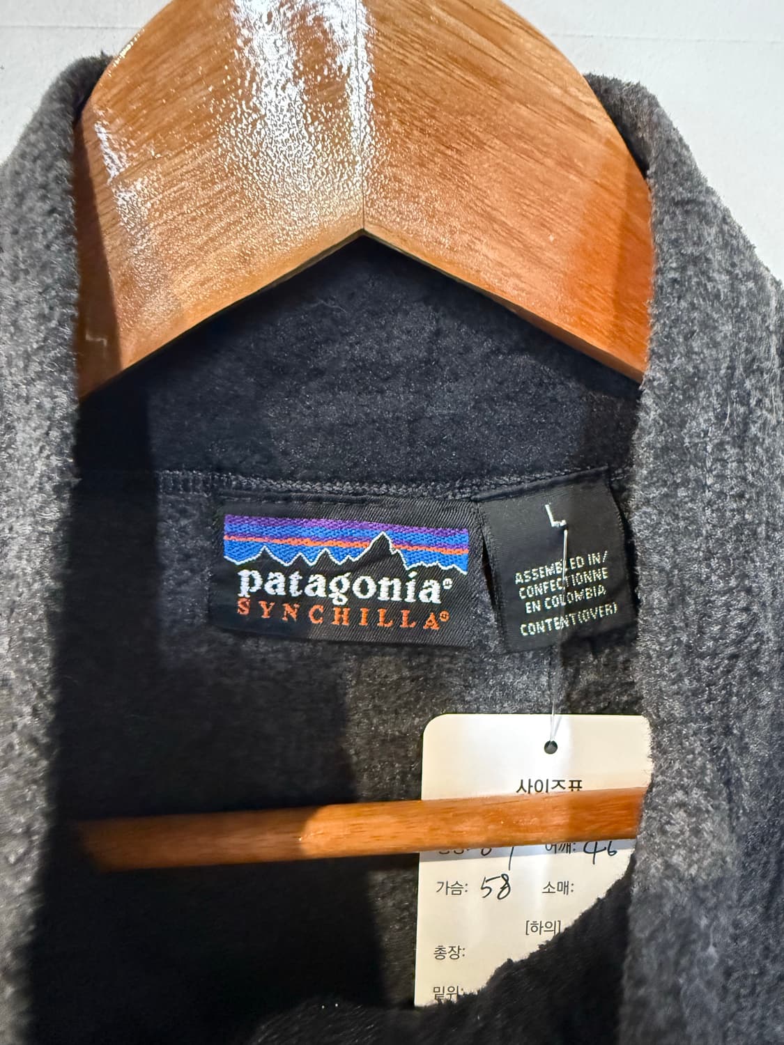 파타고니아 신칠라 블랙 플리스 조끼 상품이미지3