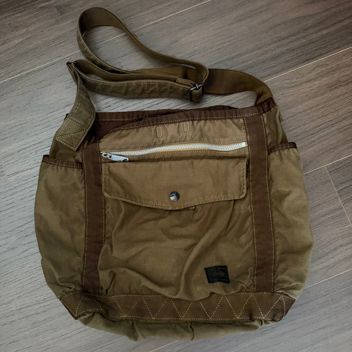 요시다포터 크랙 숄더백 L 상품이미지4