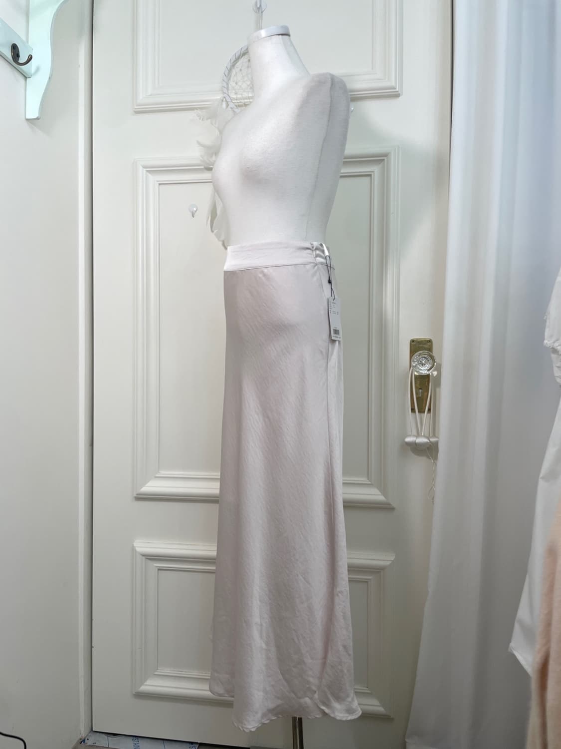 pink ivory satin basic long skirt 상품이미지2