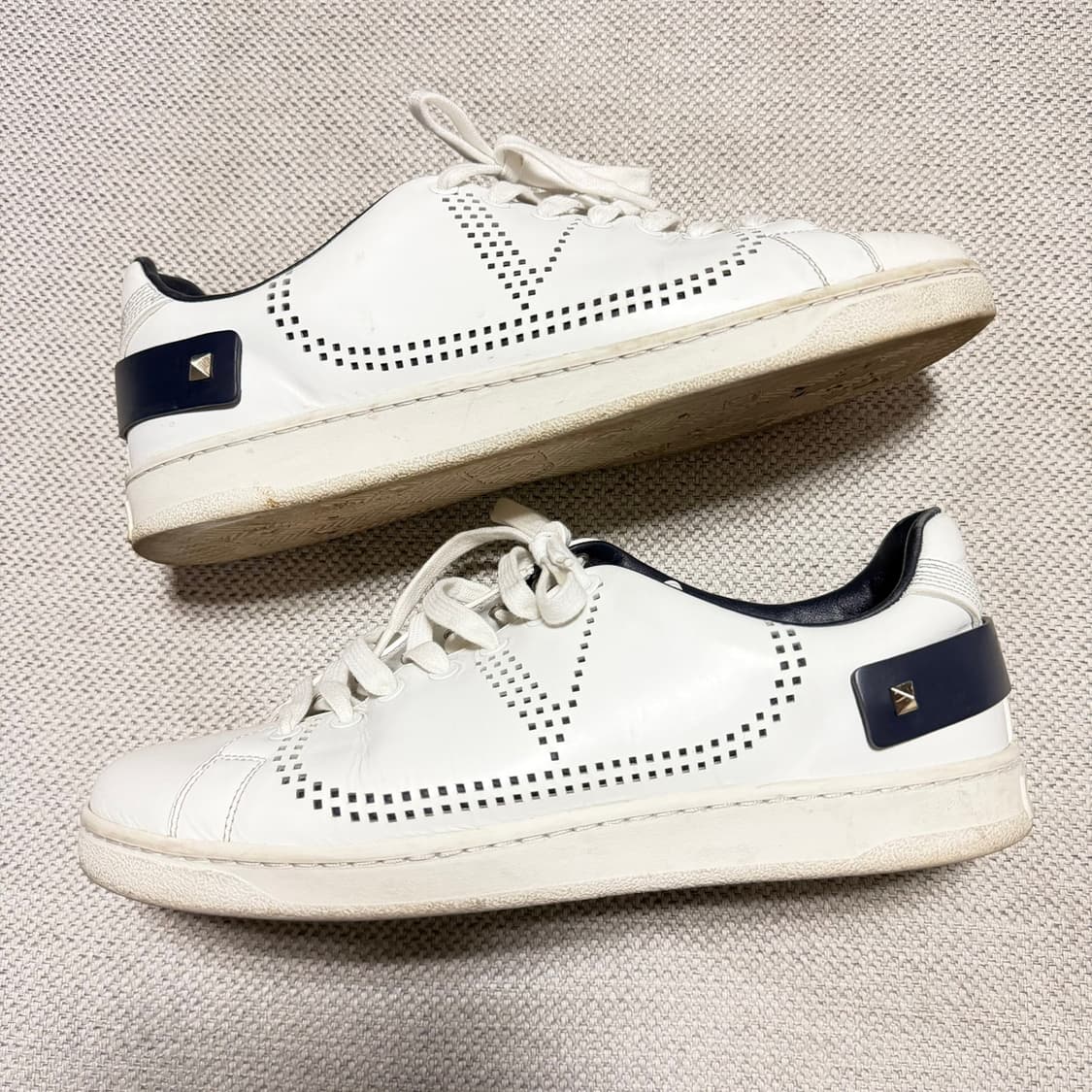 발렌티노 V로고 레더 스니커즈 상품이미지8