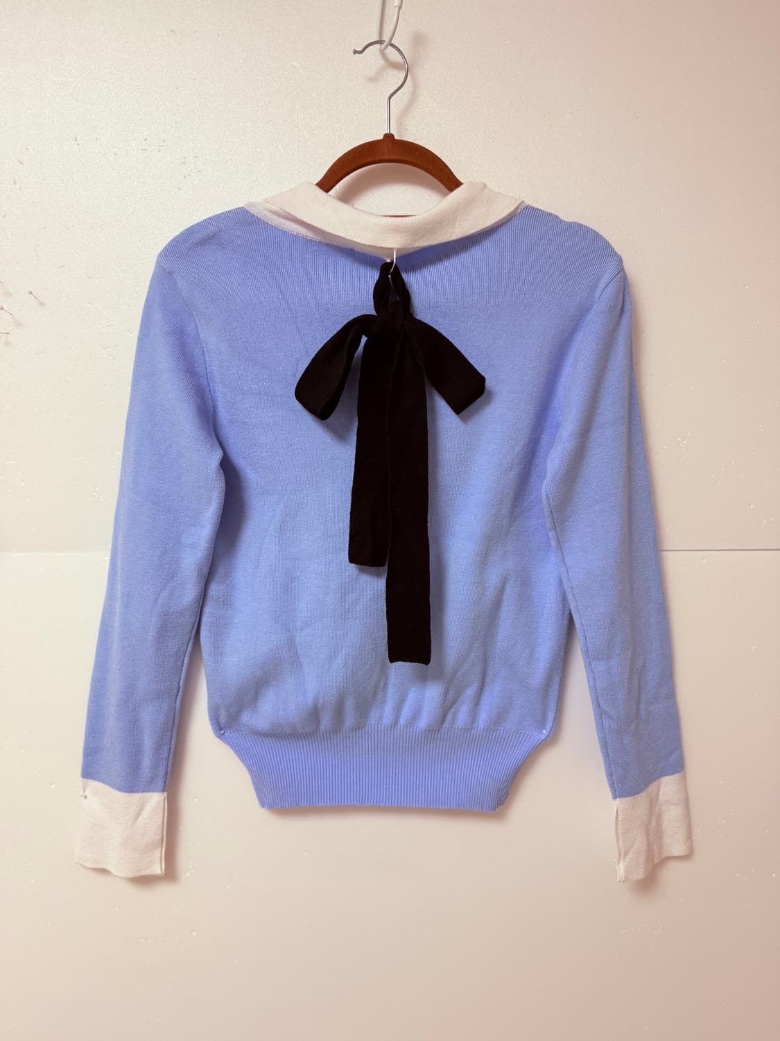 미쏘(MIXXO) 배색 카라 니트 라이트블루 데일리  상품이미지4