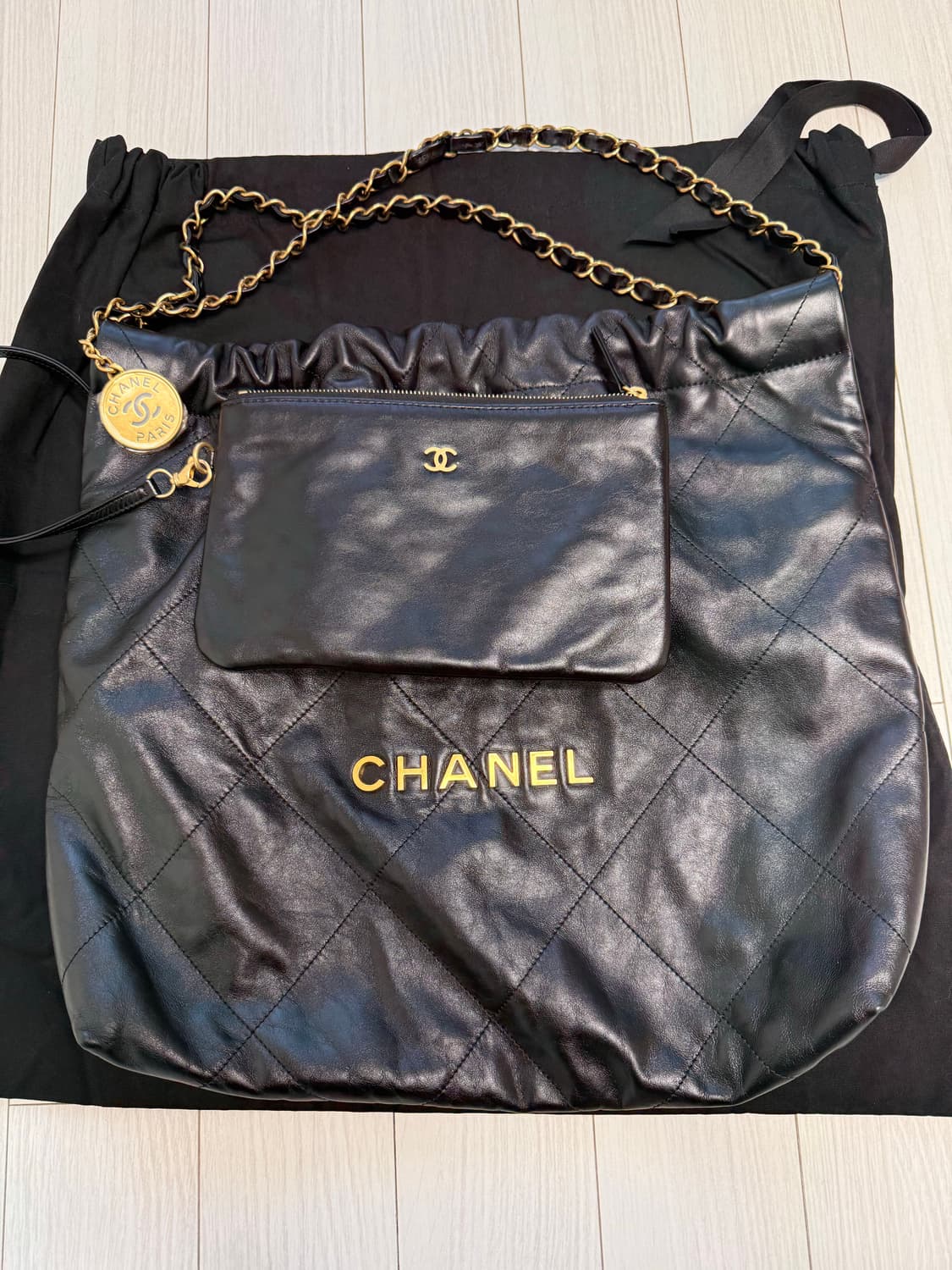 샤넬 22백 미디움 금장 상품이미지1