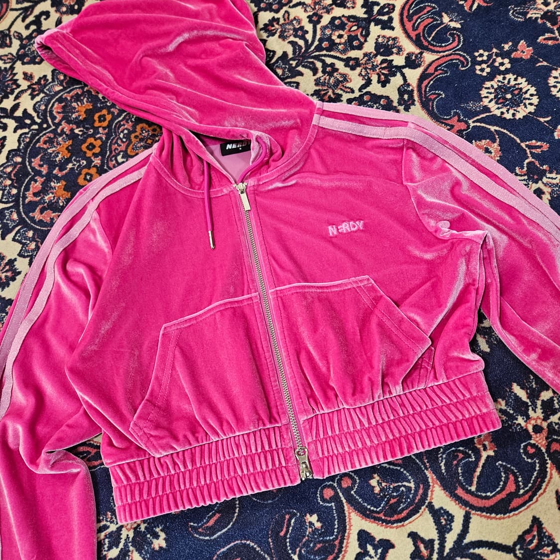 널디(Nerdy) 23fw 벨루어 후드 크롭 저지 S size 상품이미지1
