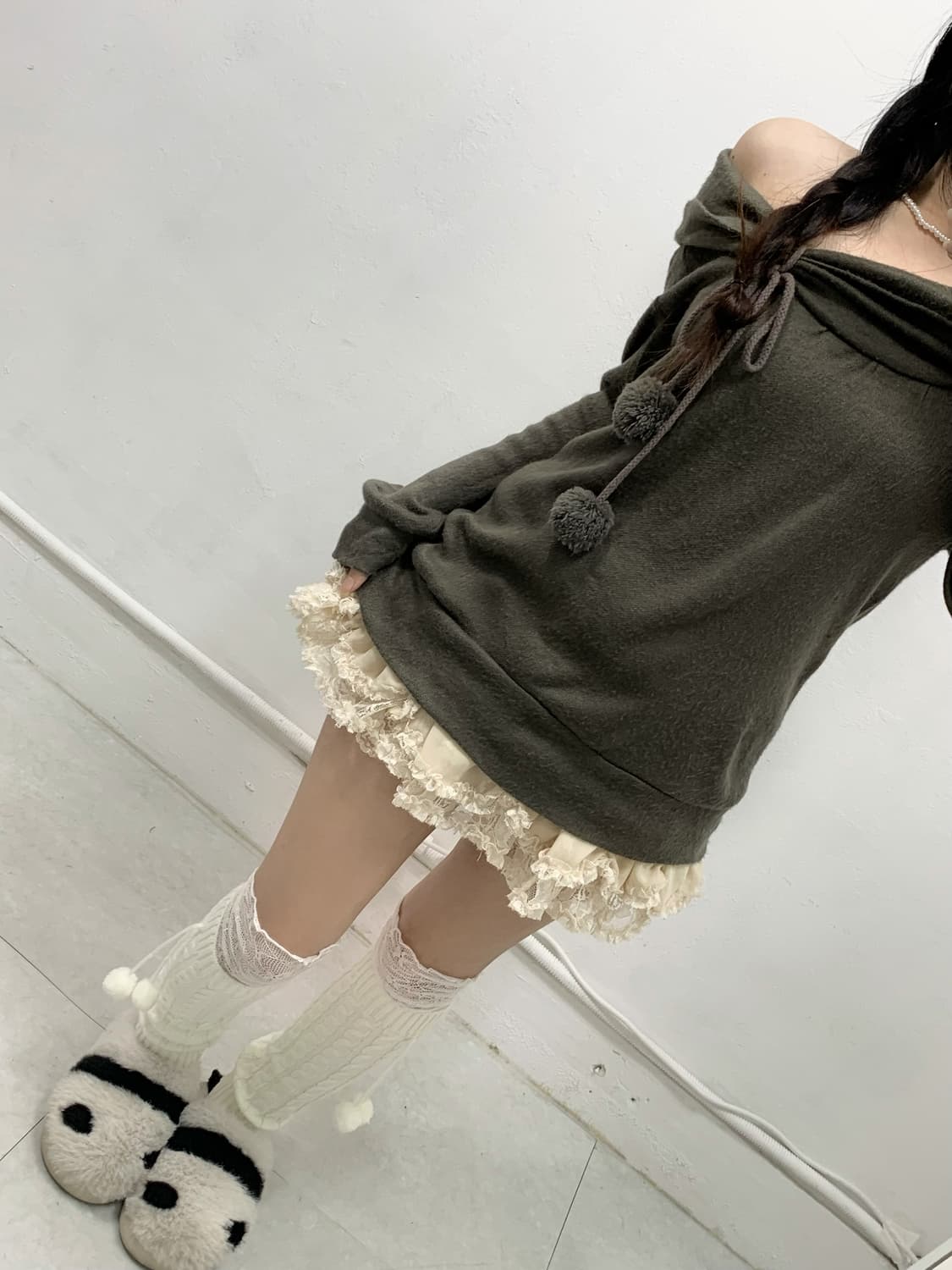 라떼갸루 코코아 폼폼이 오프숄더 니트 상품이미지4