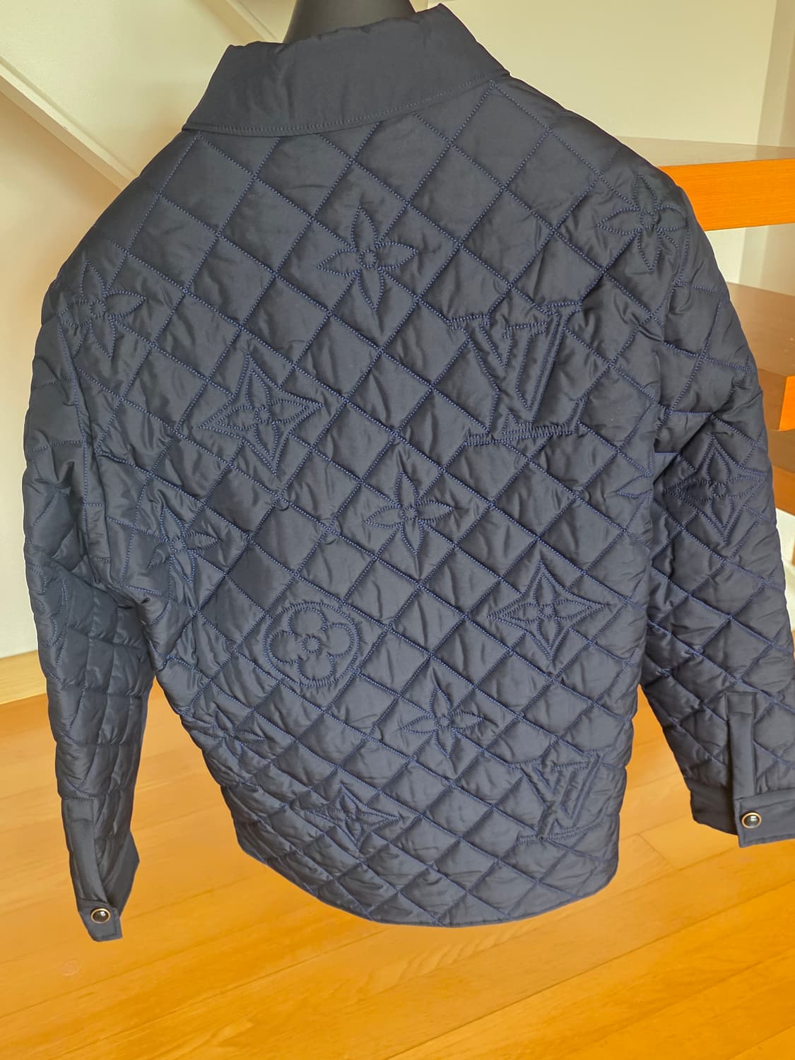 (새상품) 루이비통 퀼티드 패딩 상품이미지9