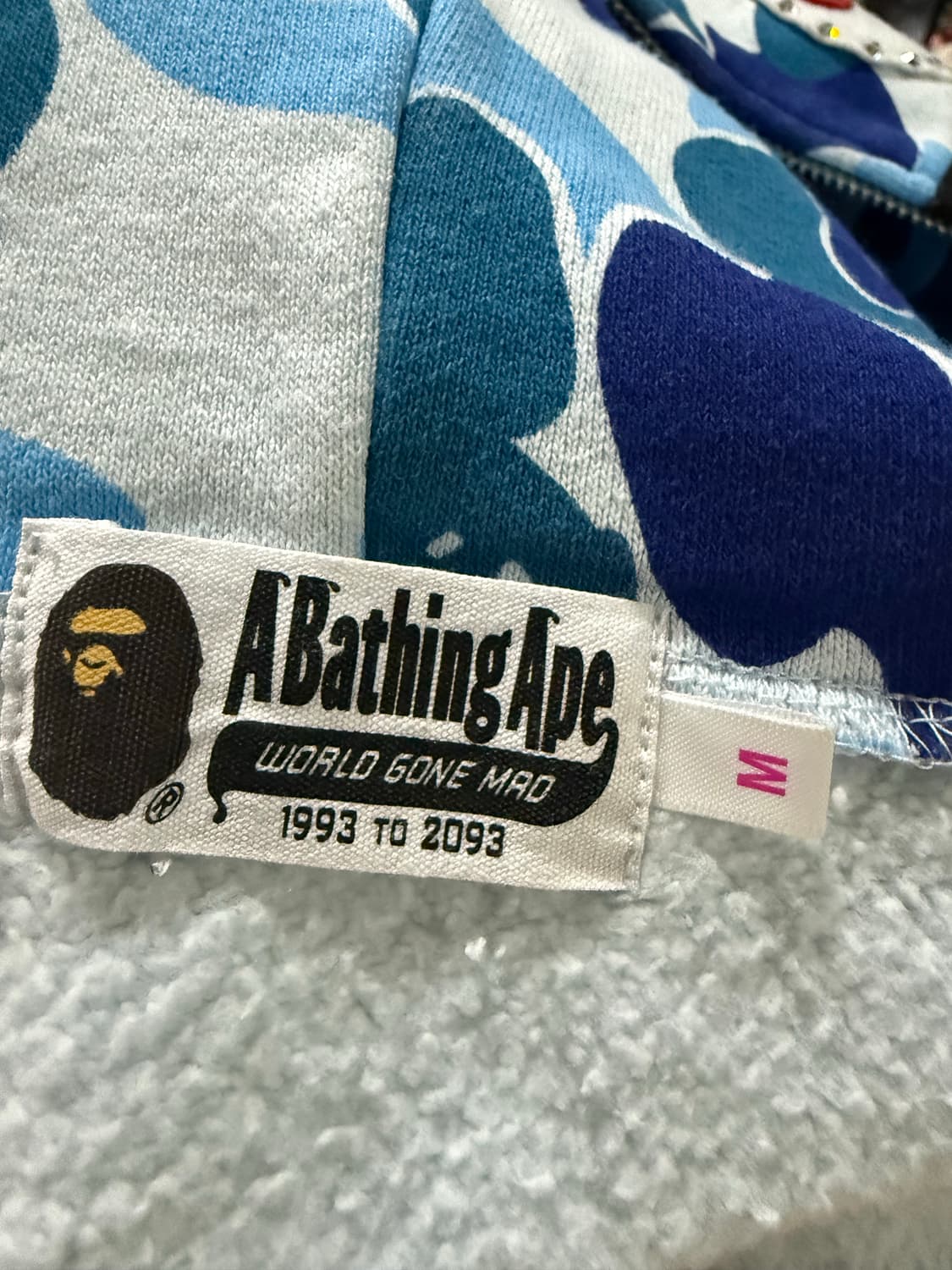 베이프 크리스탈 크롭 후드 집업 블루 상품이미지4