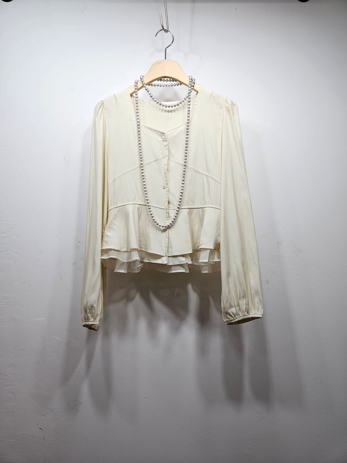 밑단 셔링 여리여리 블라우스[새상품] 상품이미지1