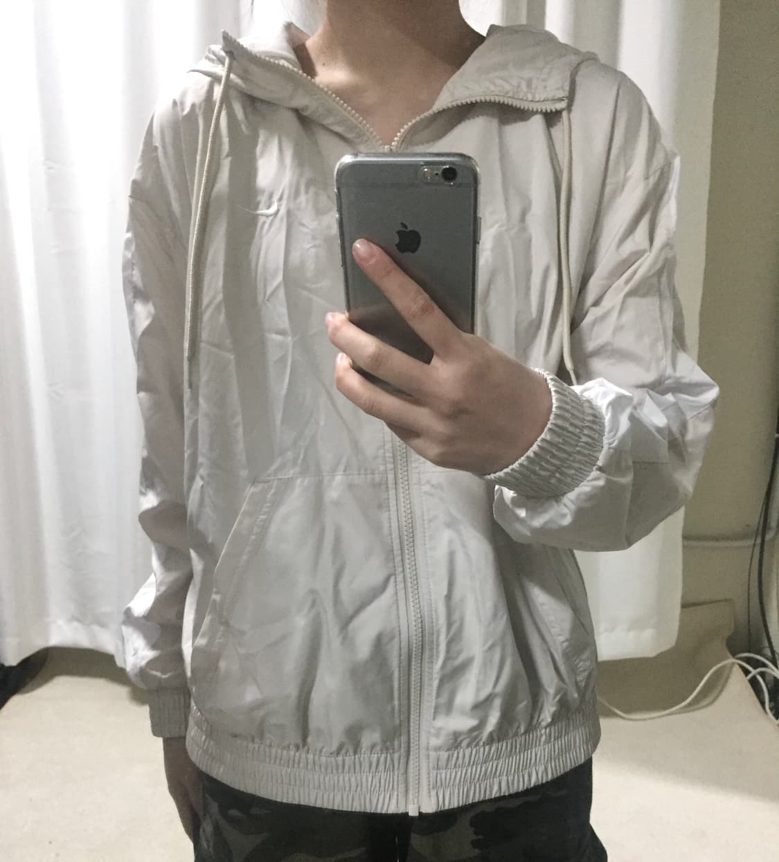나이키 아이보리 베이지 바람막이 상품이미지1