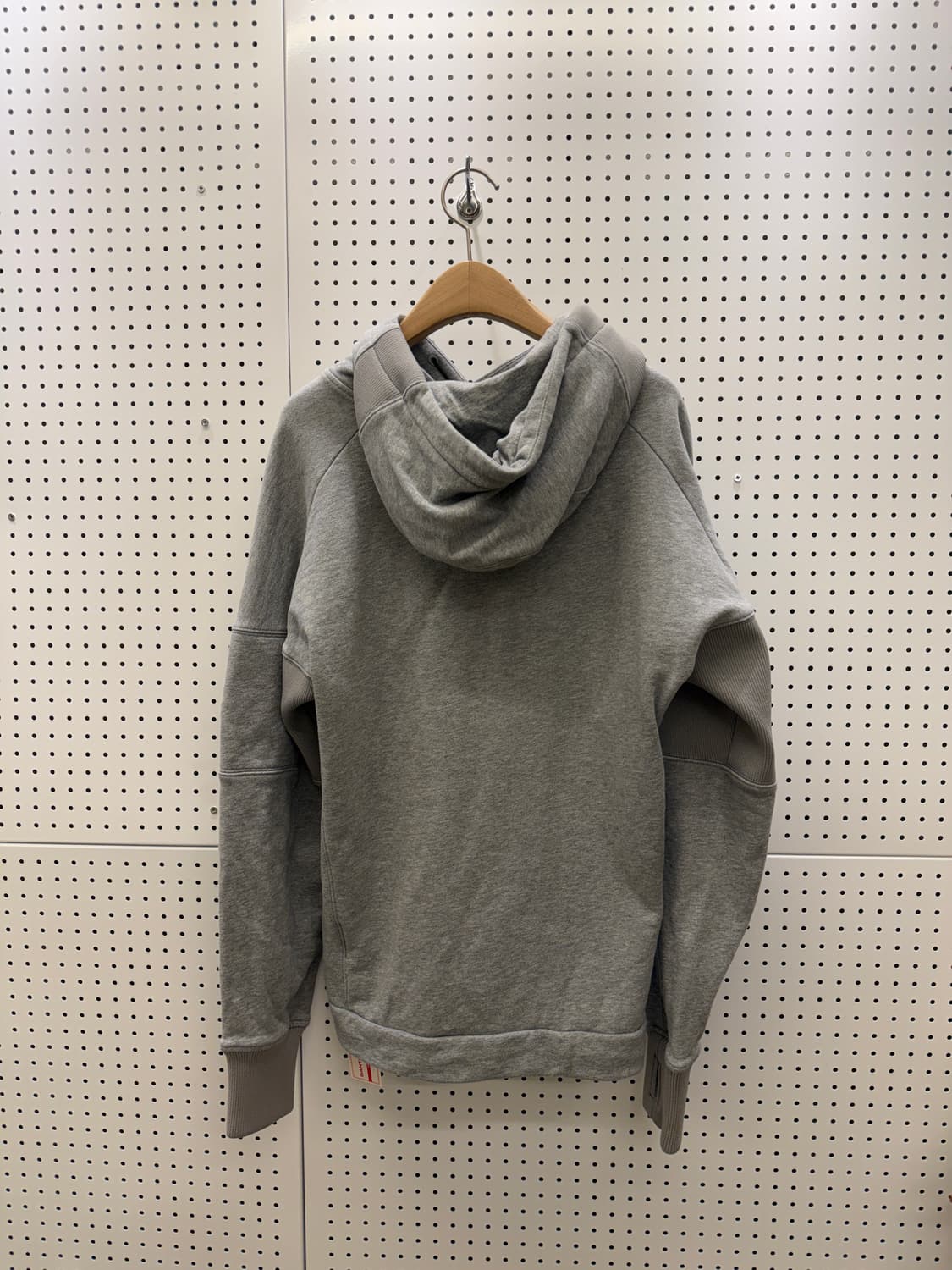 씨피컴퍼니 렌즈 패치 후드 스웻셔츠 그레이 U395 상품이미지3