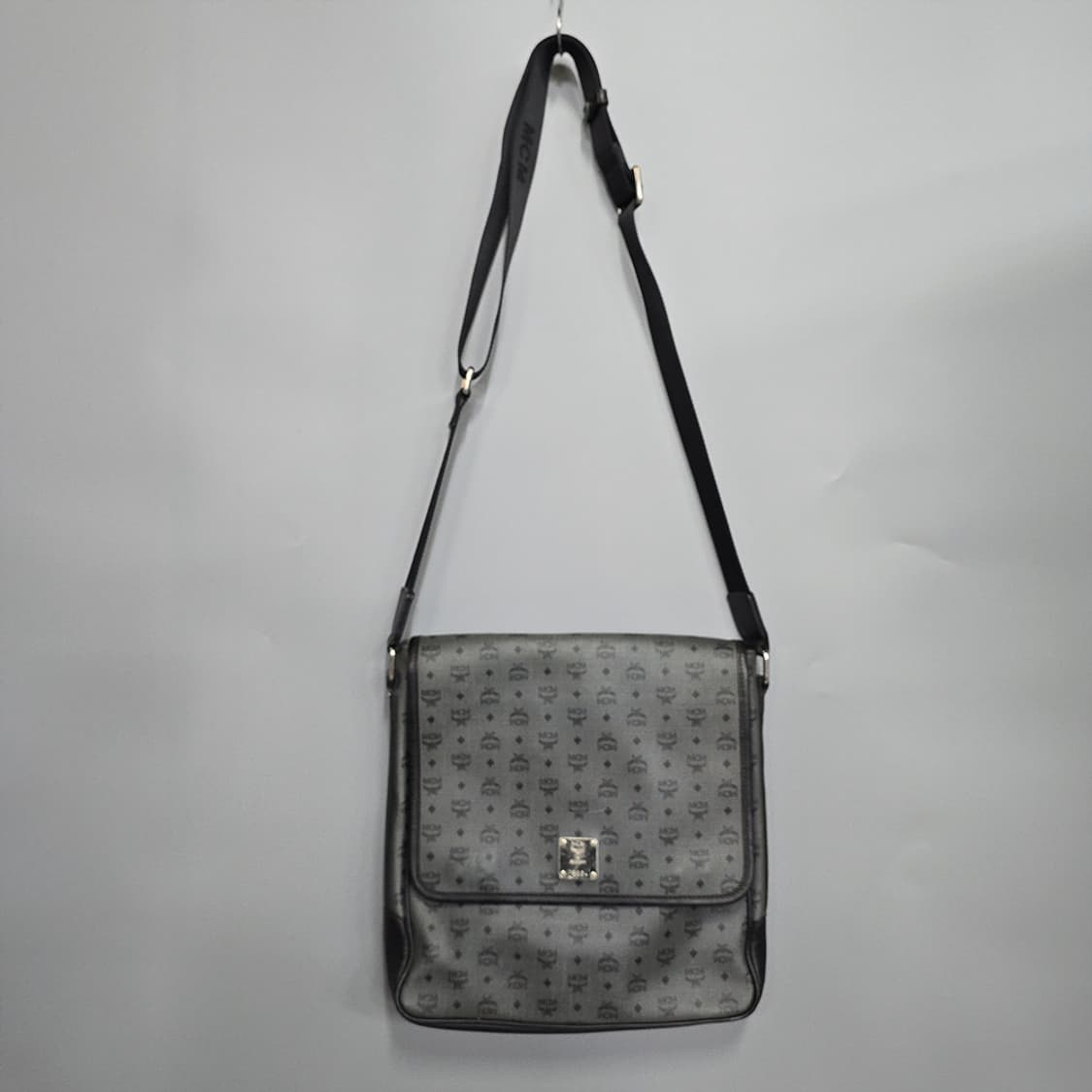 엠씨엠(MCM) 비세토스 메신저백 그레이 상품이미지1