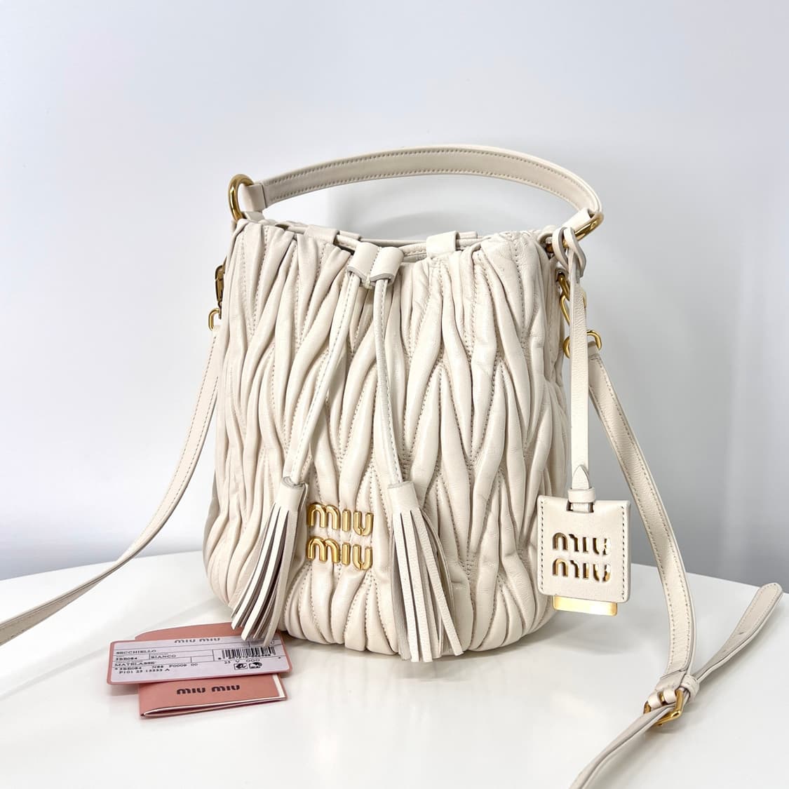 미우미우 마테라쎄 나파 버킷백 아이보리 (5BE084) 상품이미지4