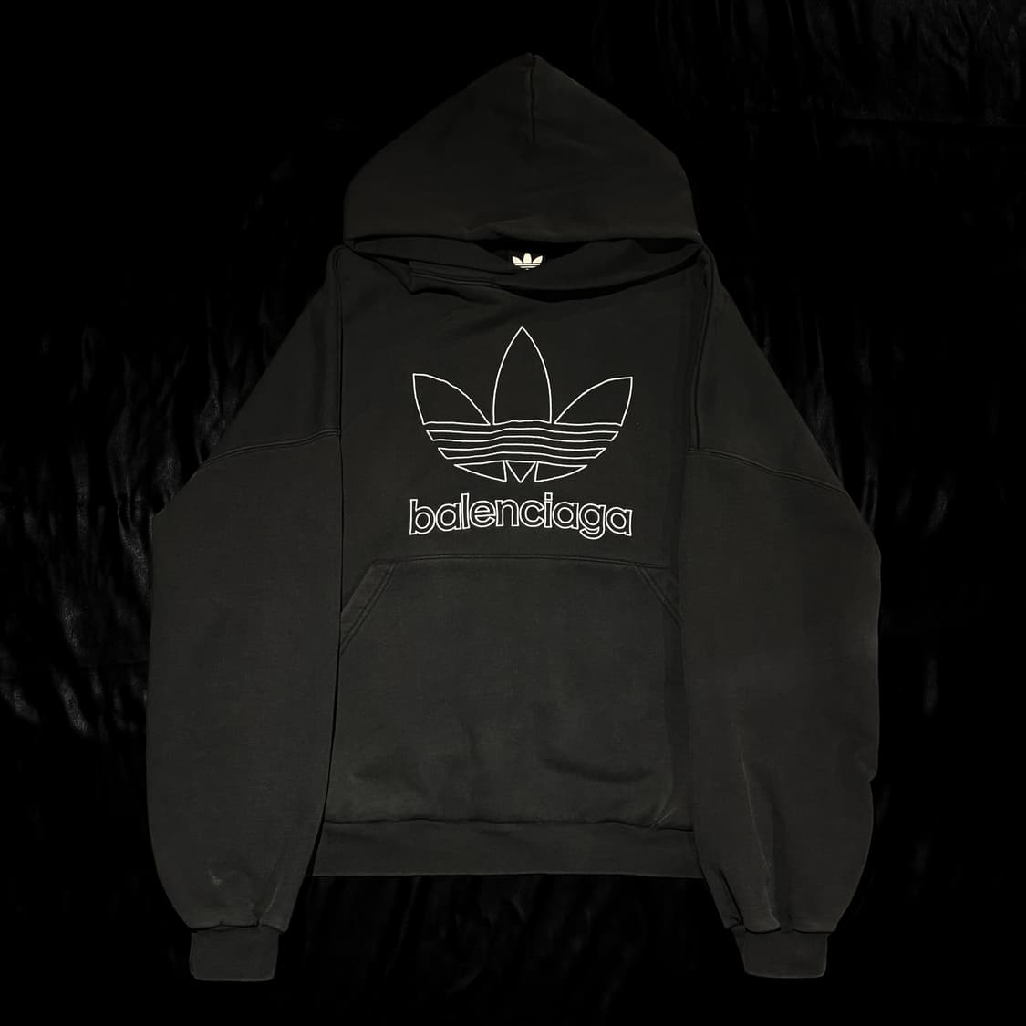 발렌시아가 X 아디다스 트레포일 로고 후드티 상품이미지1