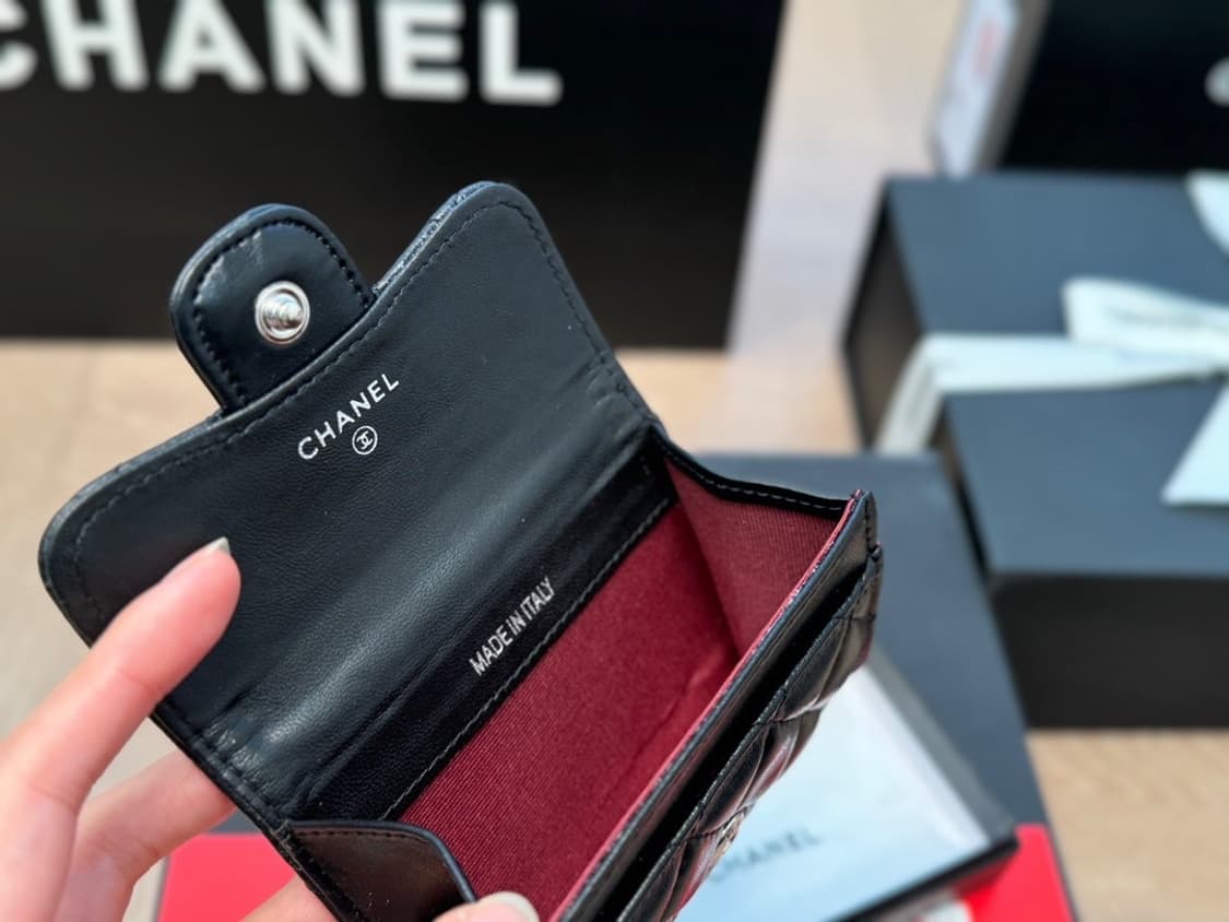  샤넬뷰티 램스킨 카드지갑 은장 블랙 풀박스 세일가 상품이미지2