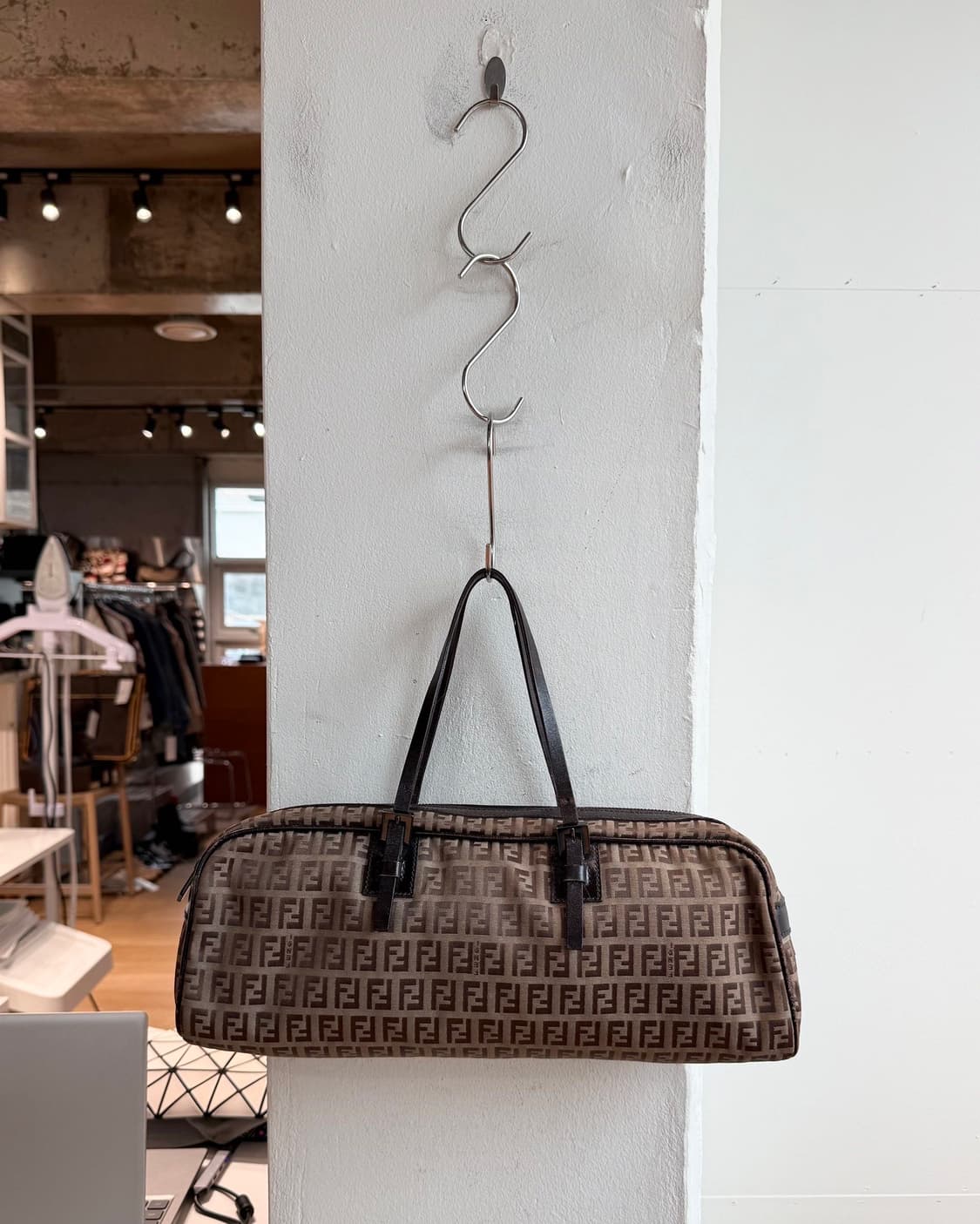 펜디 베이지 주카 캔버스 토트백  상품이미지4