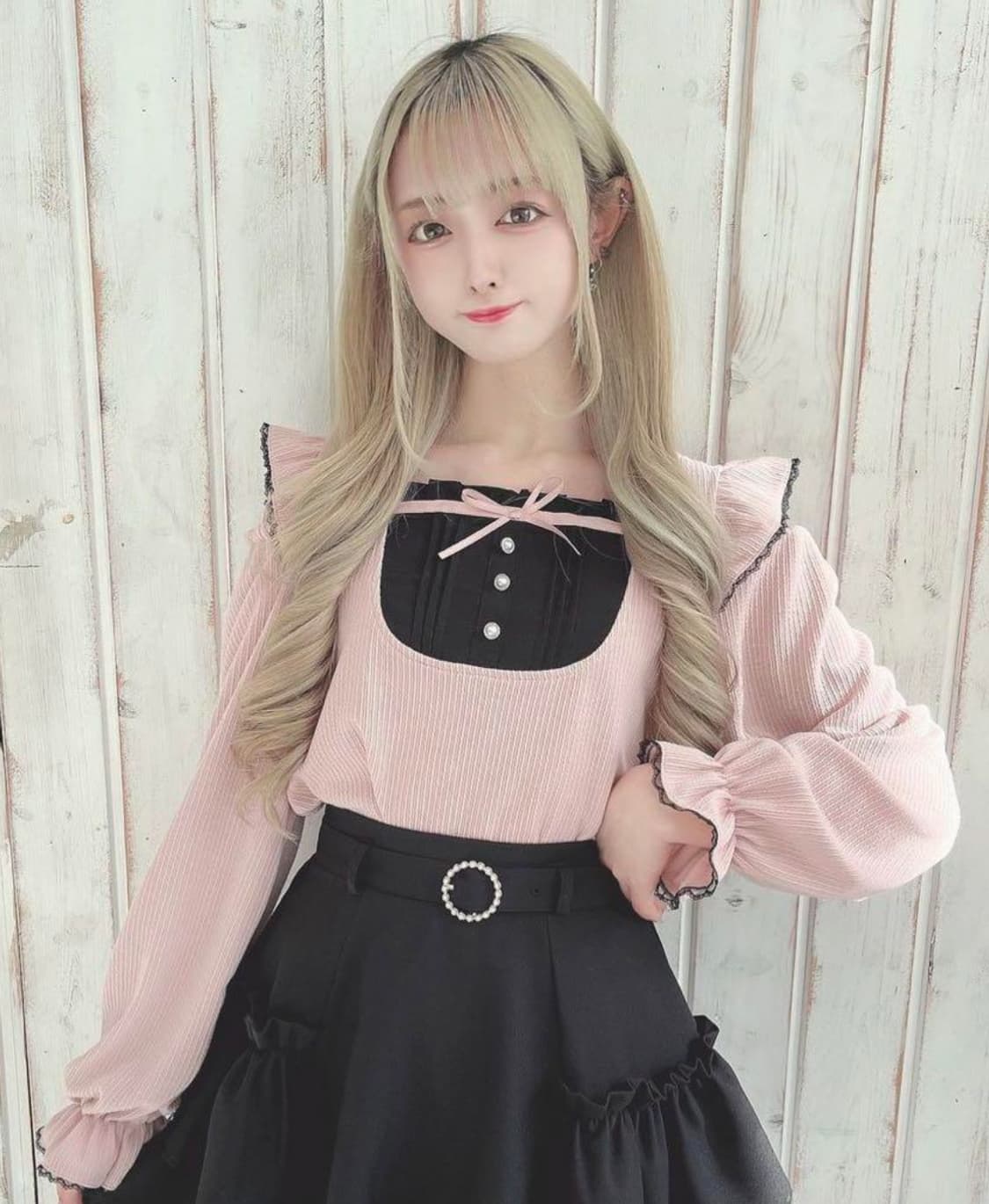 허니시나몬 프릴 어깨 트임 리본  티셔츠 상품이미지1