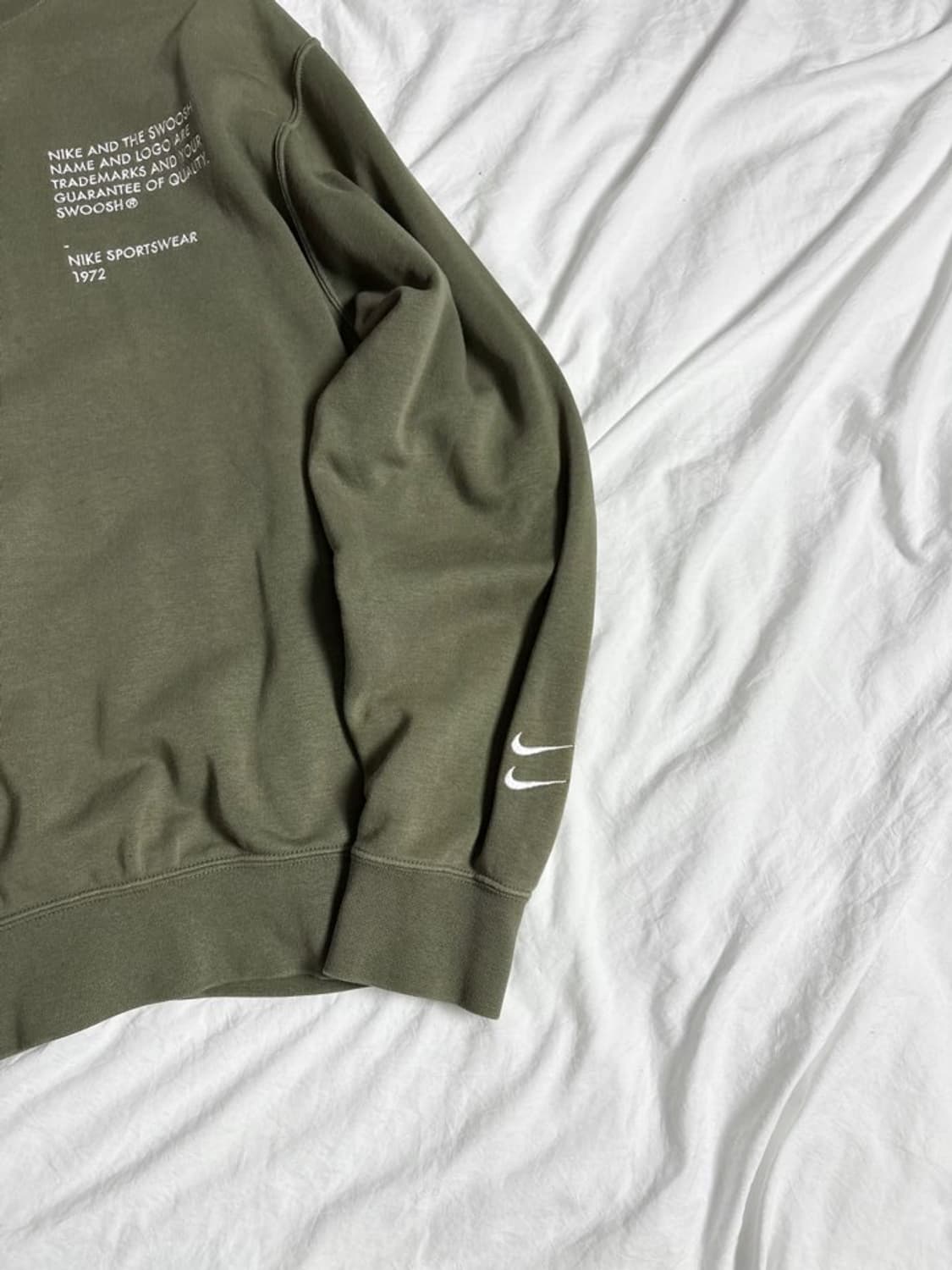 나이키 스우시 카키 레터링 맨투맨 상품이미지3