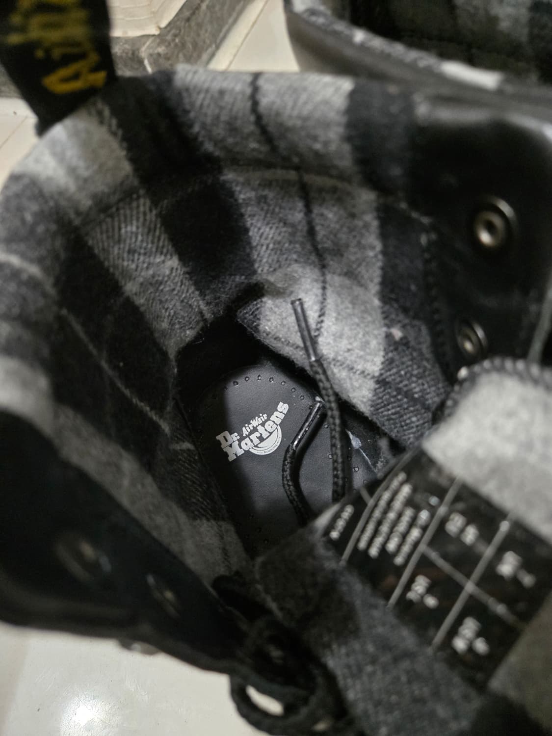 닥터마틴 할로우 8홀 블랙 260 상품이미지4