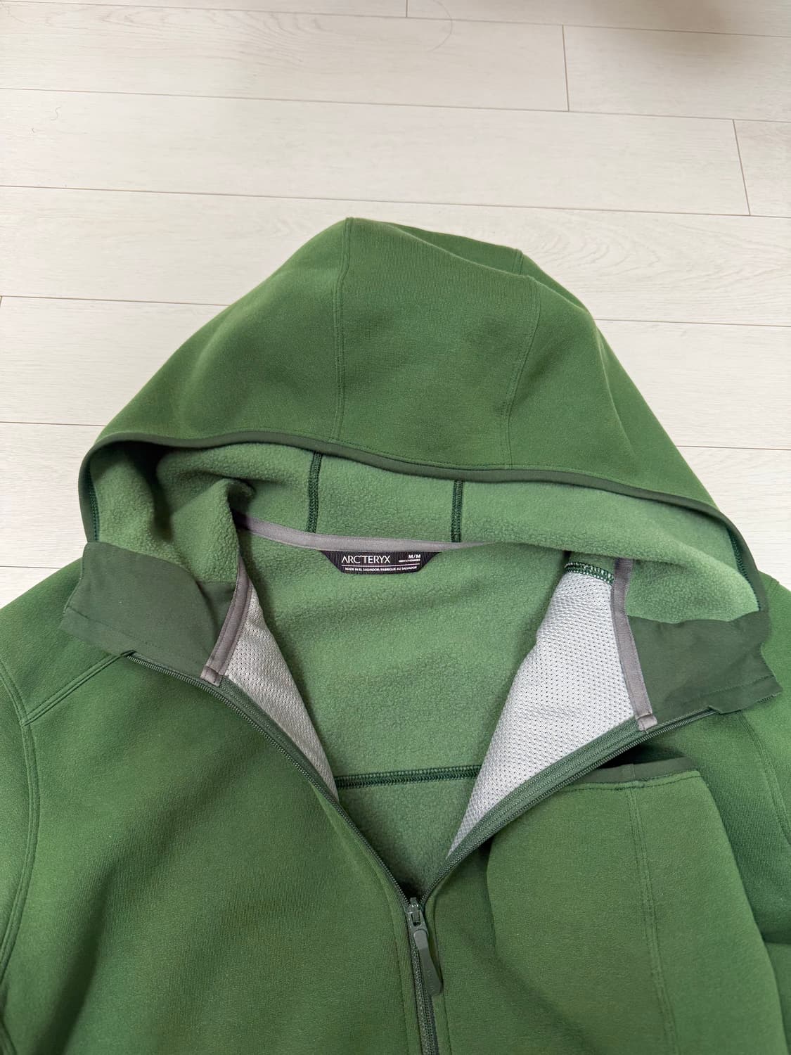 아크테릭스 카이어나이트 후디 M 사이즈   상태 9.5/10  사진 찍고 상품이미지3