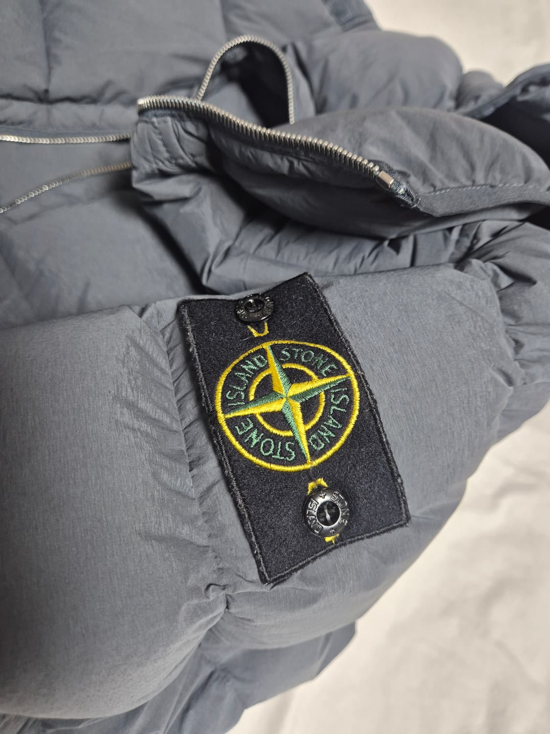 스톤 아일랜드 심리스 터널 23FW S사이즈 상품이미지7