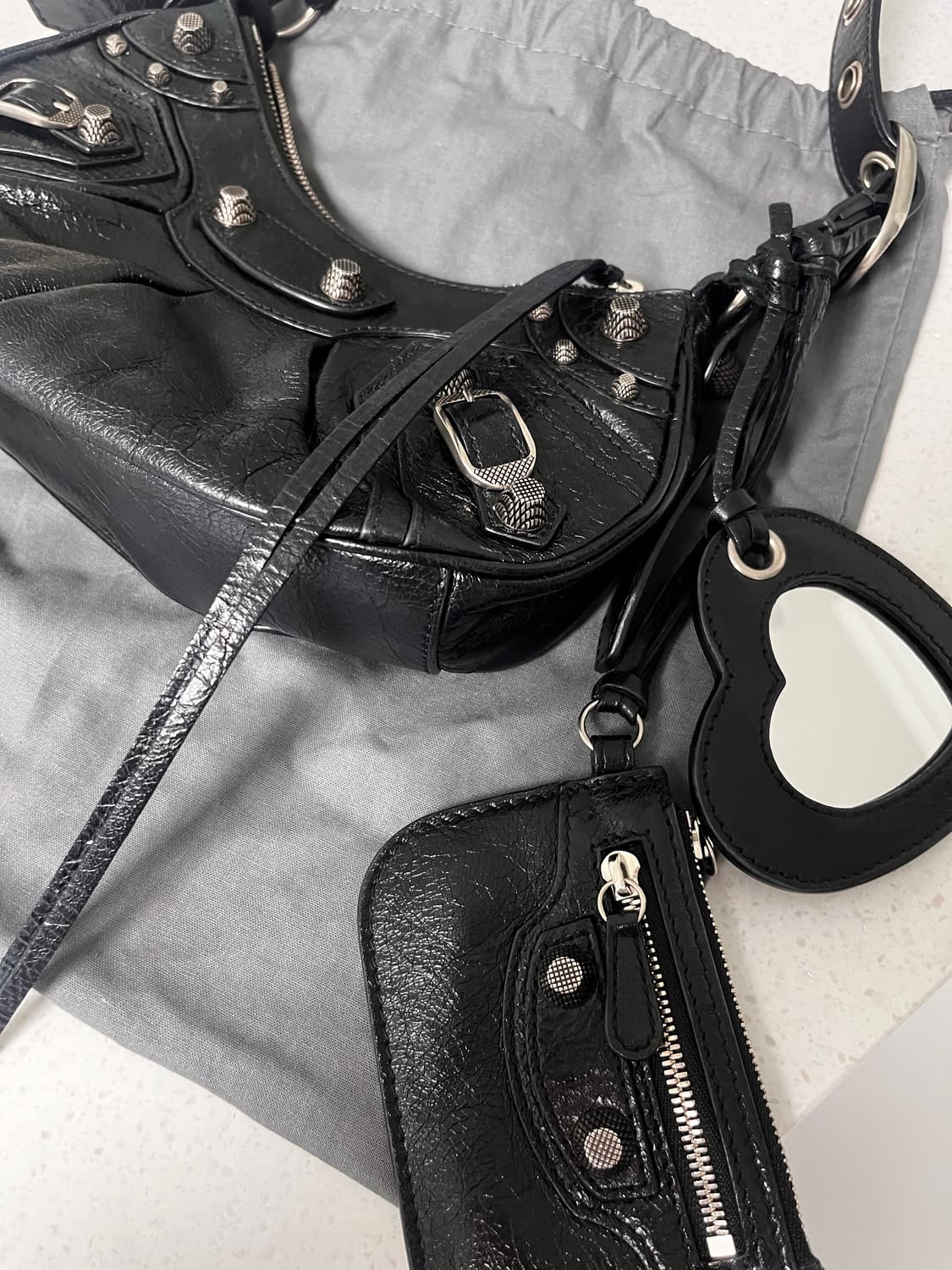 발렌시아가 르카골 XS 블랙 (카드지갑+하트미러) 상품이미지5