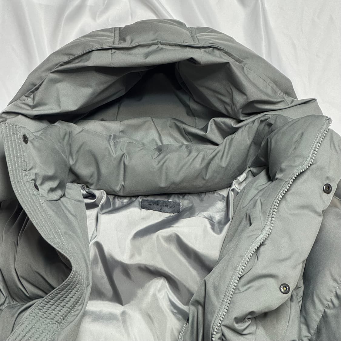 [M] 더티셔츠뮤지엄 덕다운 숏패딩 그레이 상품이미지9