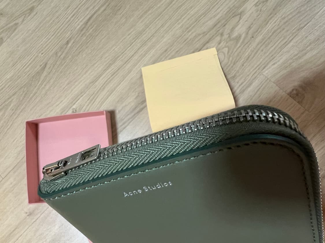 아크네스튜디오 가죽 반지갑 새상품 상품이미지8