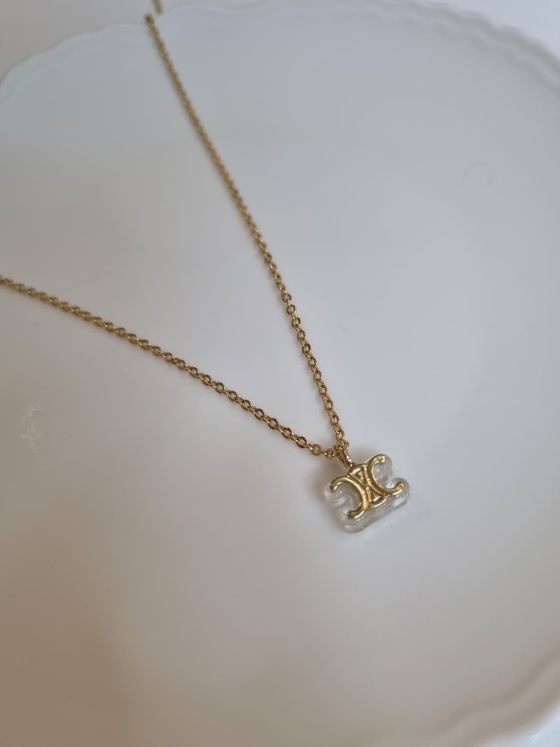 셀린느 업사이클링 레진 금장 목걸이 상품이미지1