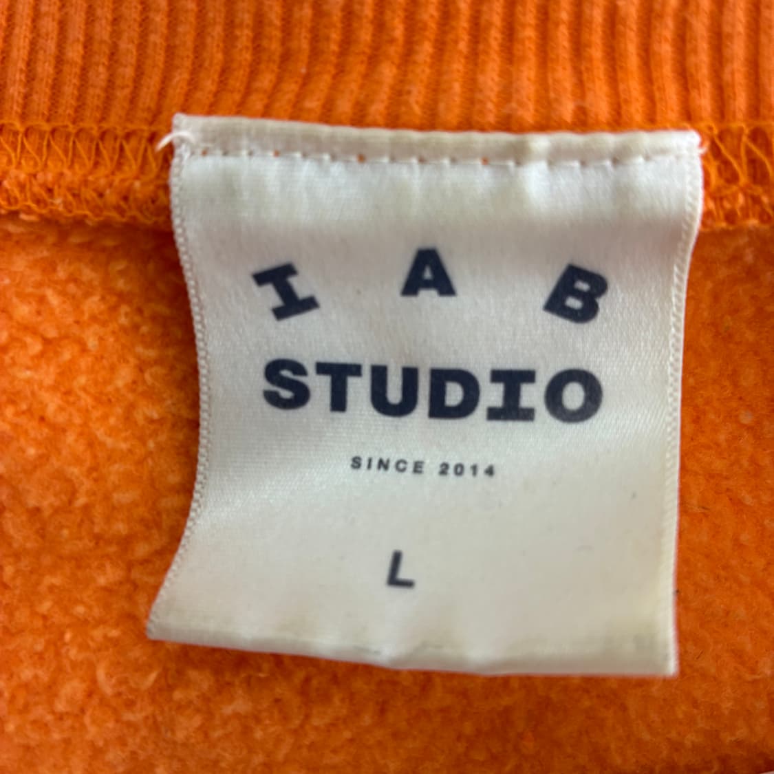 IAB STUDIOS 아이앱 스튜디오 두산 오렌지 맨투맨 상품이미지8