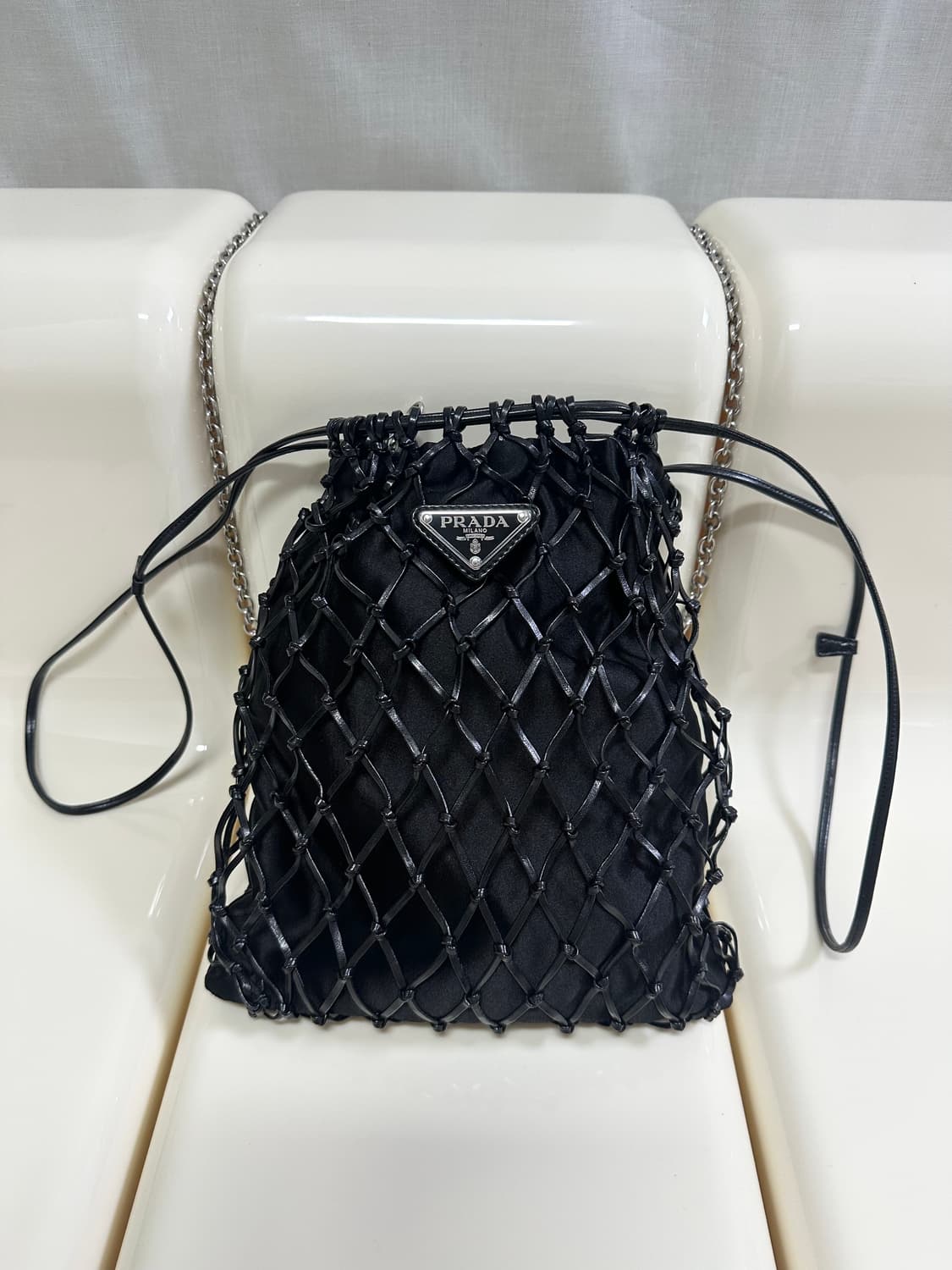 [A+ 정품] 프라다 네트 버킷백 크로스 상품이미지4