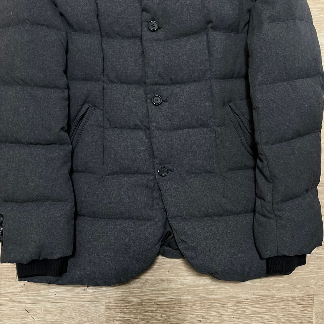 비욘드클로젯 구스다운 퀼팅 하이넥 패딩 자켓 [차콜] M/95 상품이미지3