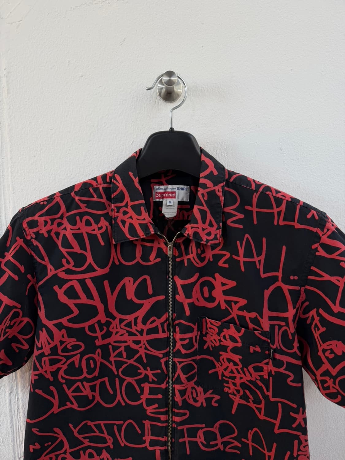 슈프림 x 꼼데가르송 셔츠라인 그래픽 셔츠 상품이미지2