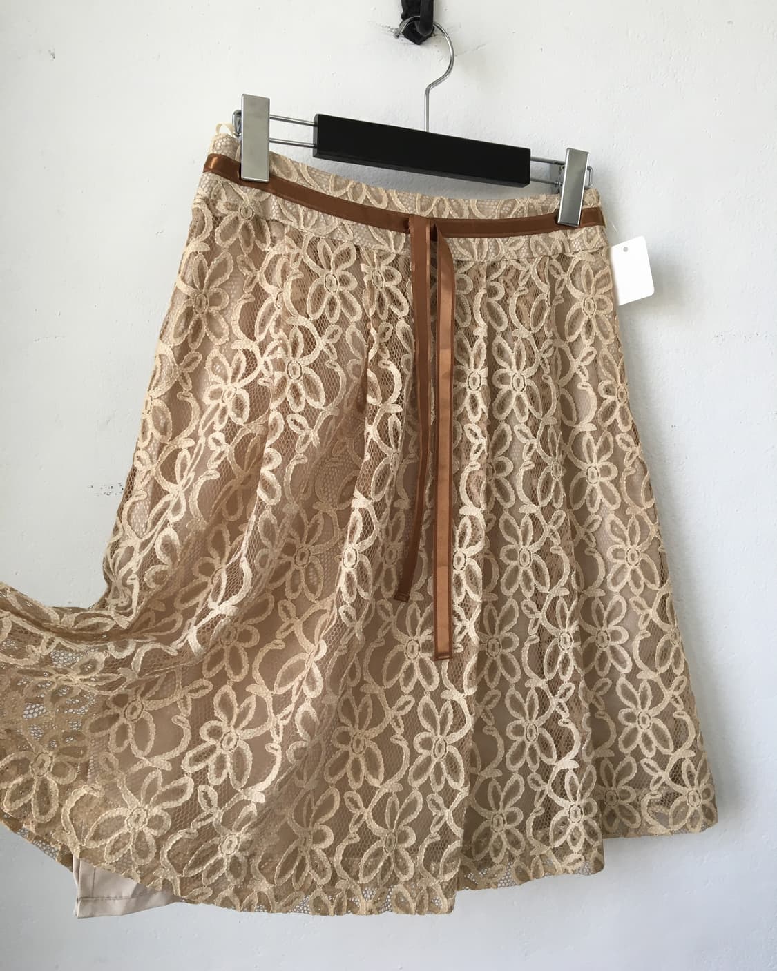 Lace pattern point midi skirt 상품이미지3
